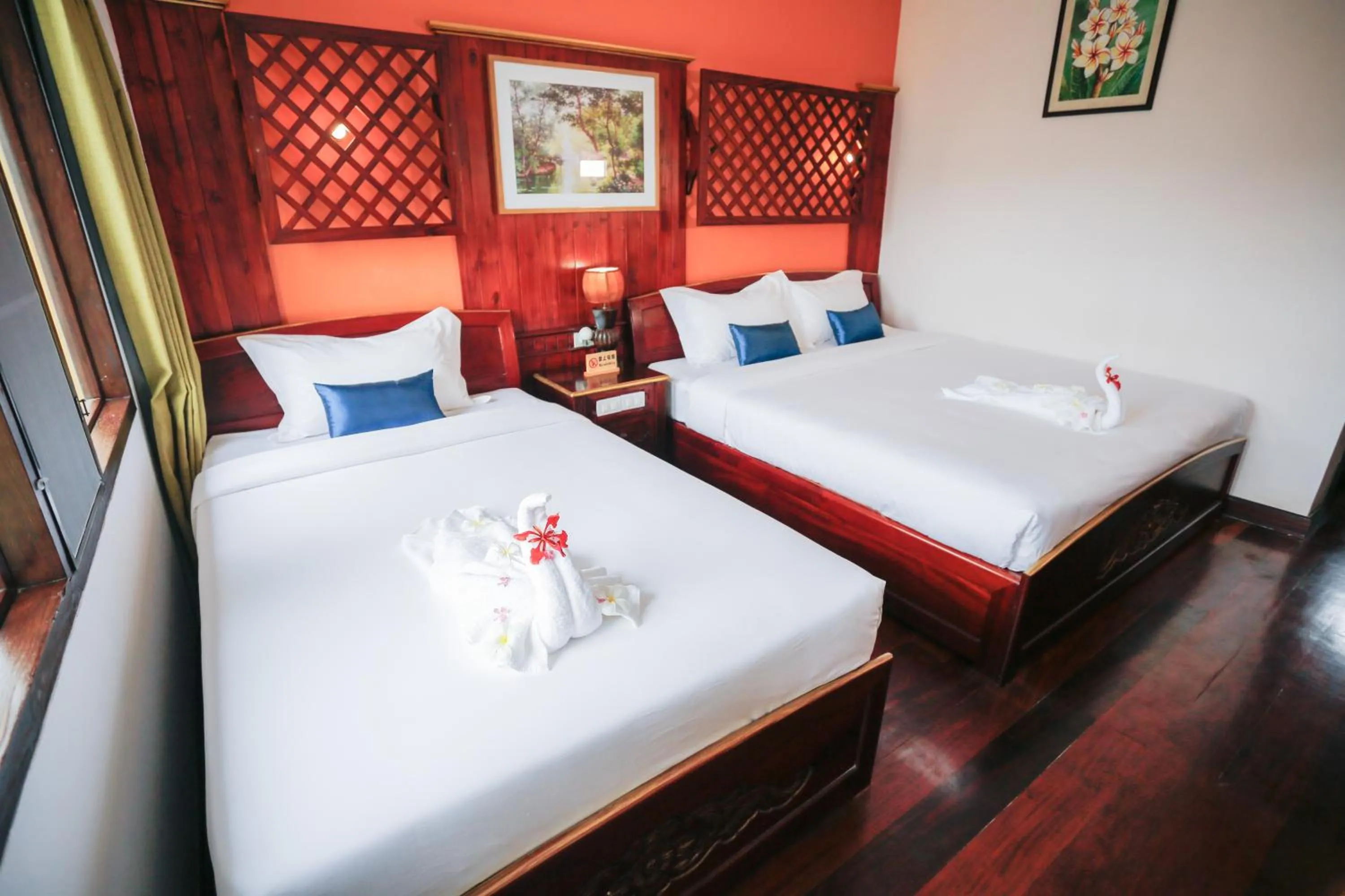 Bed in E-Outfitting Vang Thong Hotel