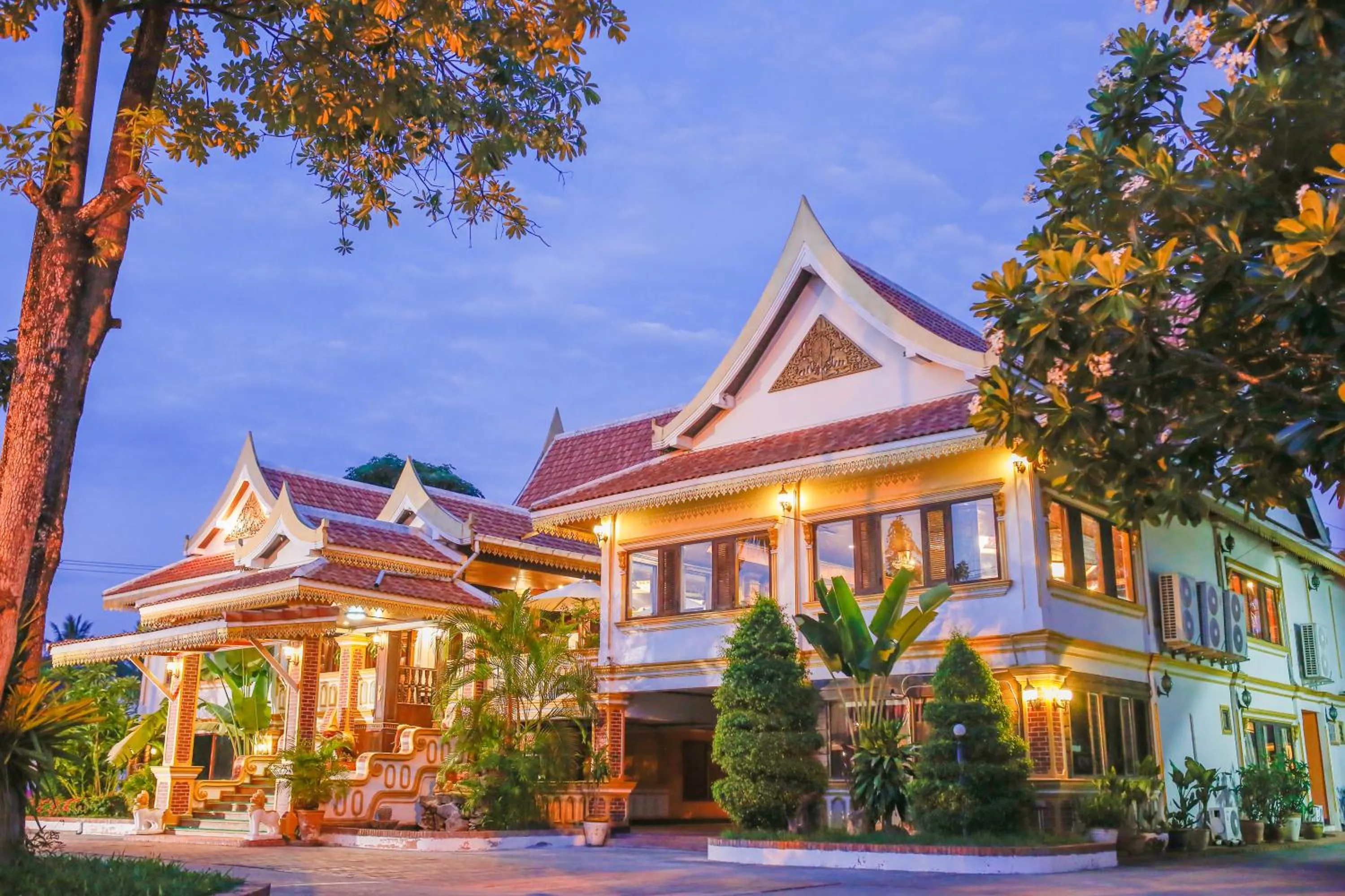 Property building in E-Outfitting Vang Thong Hotel