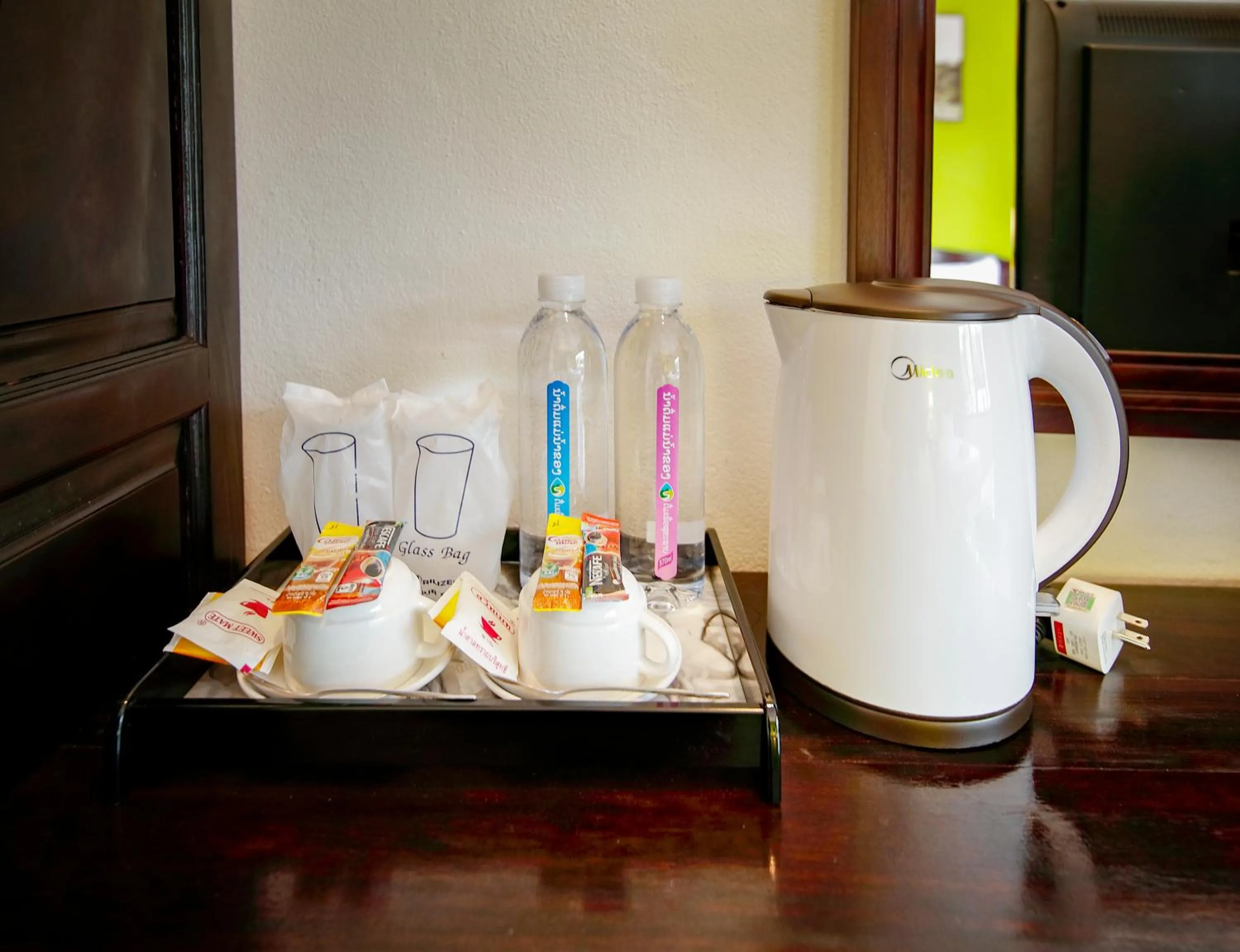 Coffee/tea facilities in E-Outfitting Vang Thong Hotel