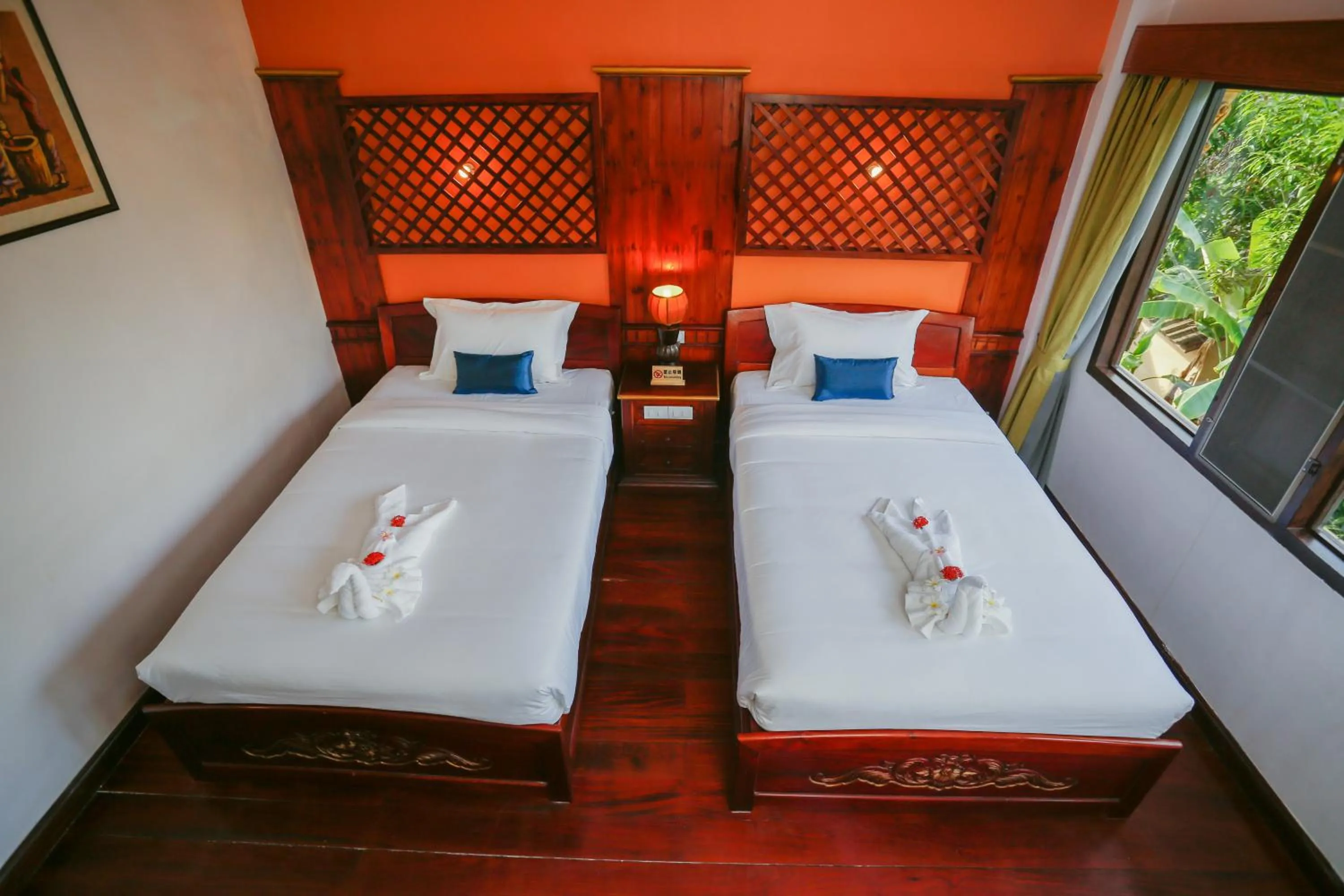 Bed in E-Outfitting Vang Thong Hotel