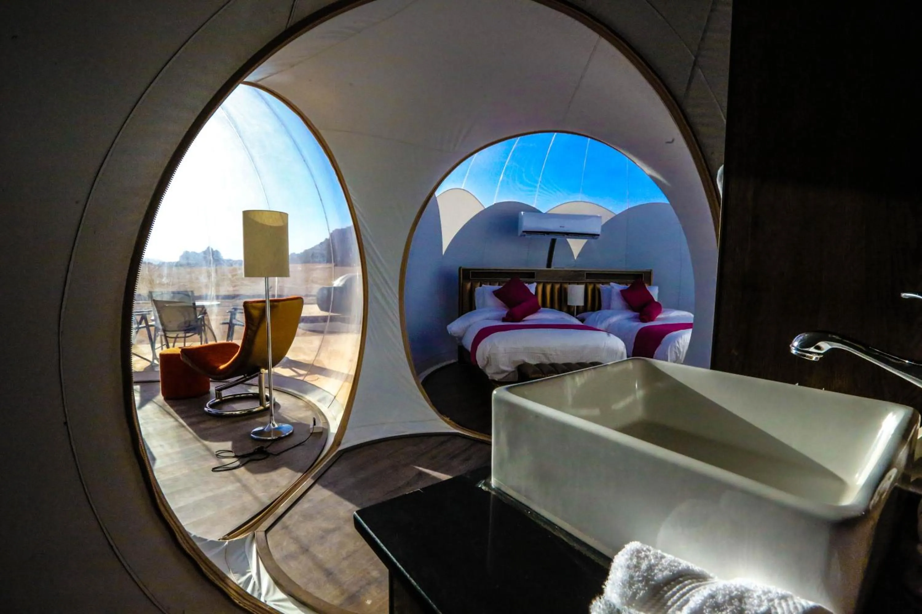 Toilet in Wadi Rum Bubble Luxotel