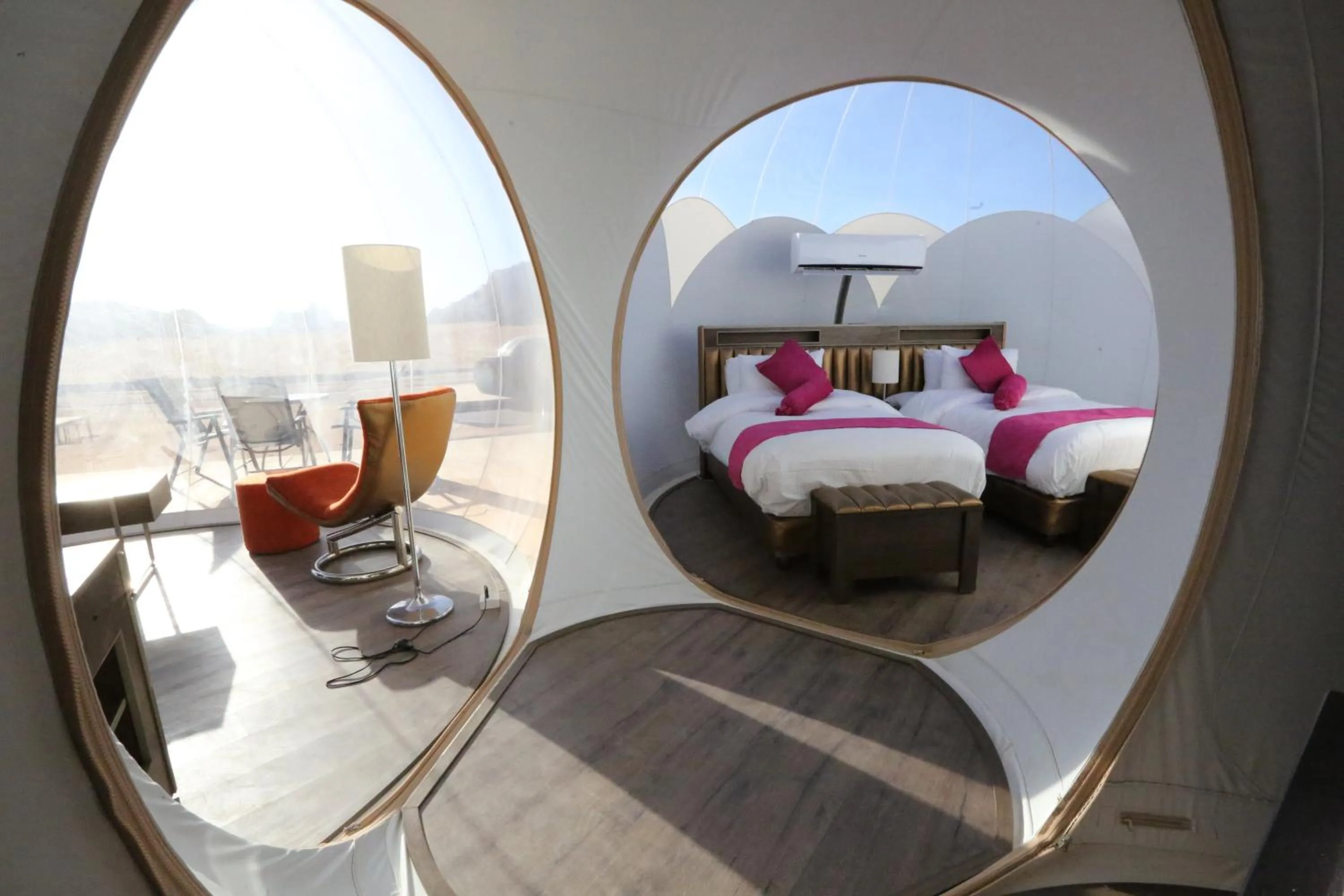 Photo of the whole room, Bed in Wadi Rum Bubble Luxotel
