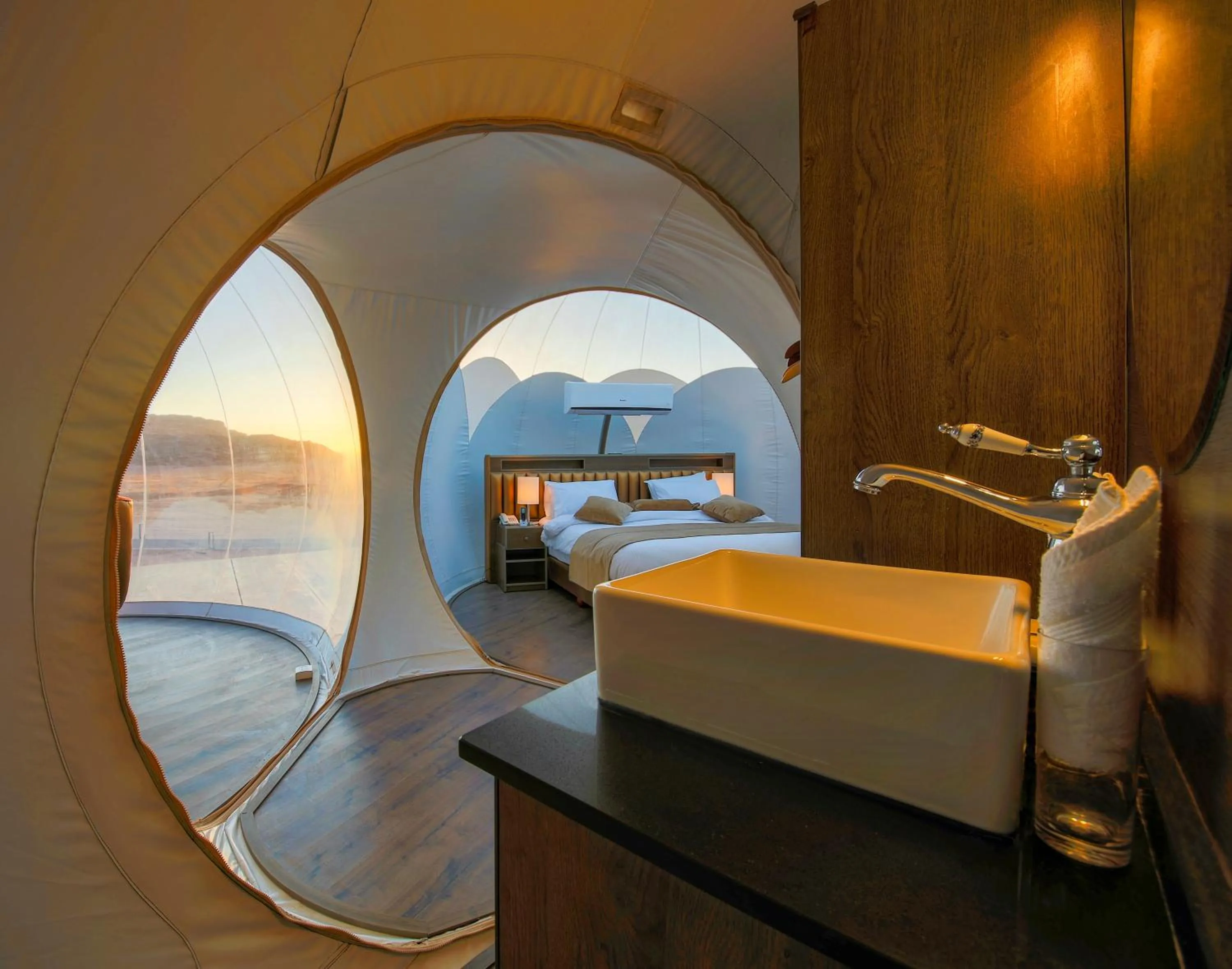 Photo of the whole room in Wadi Rum Bubble Luxotel