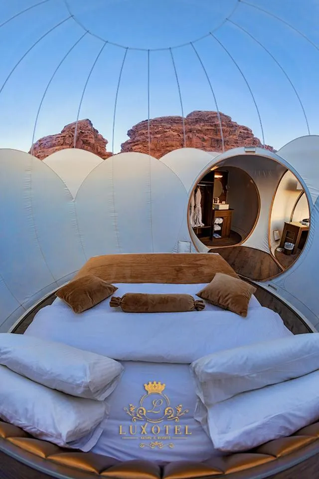 Bedroom in Wadi Rum Bubble Luxotel