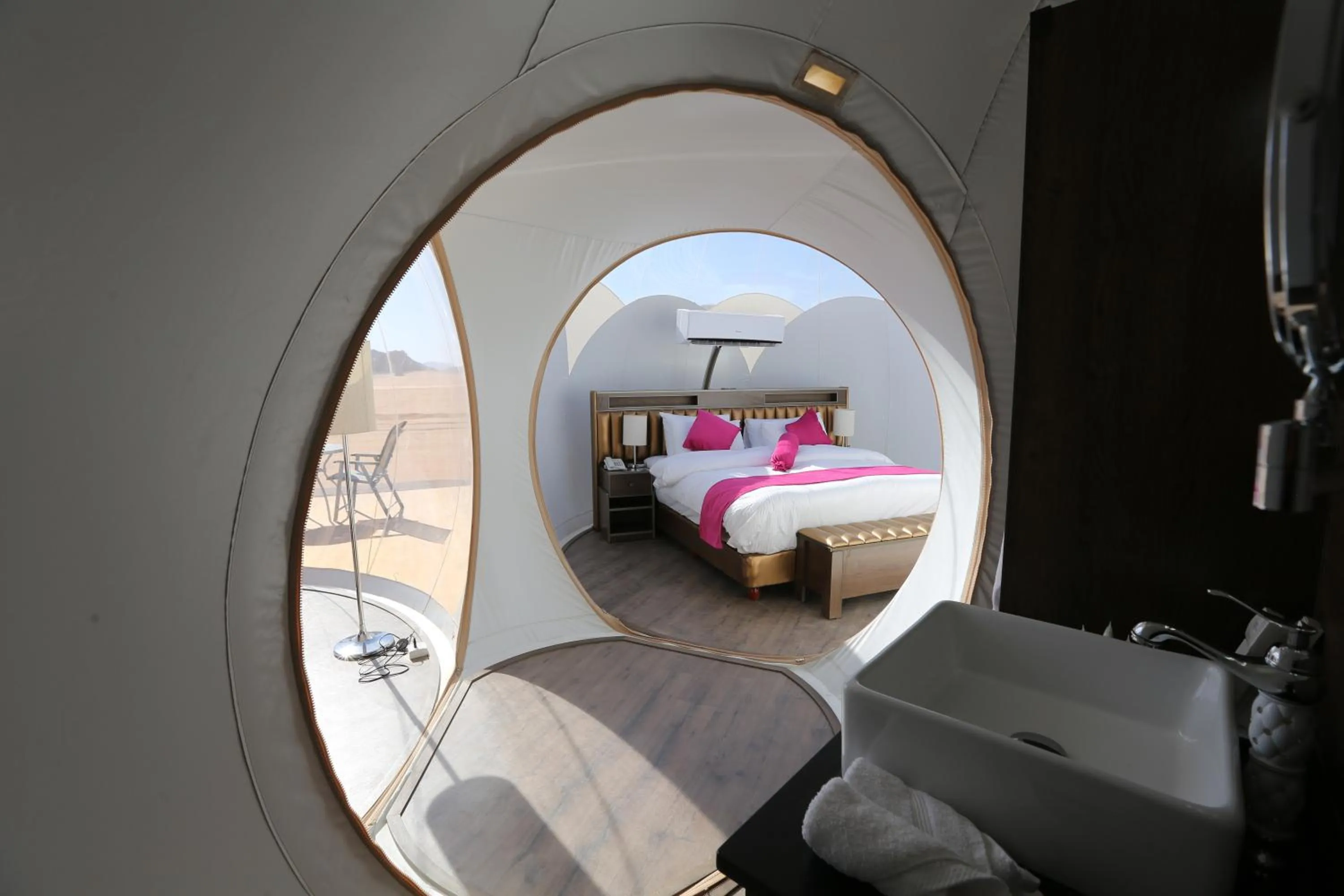 Bedroom, Bed in Wadi Rum Bubble Luxotel