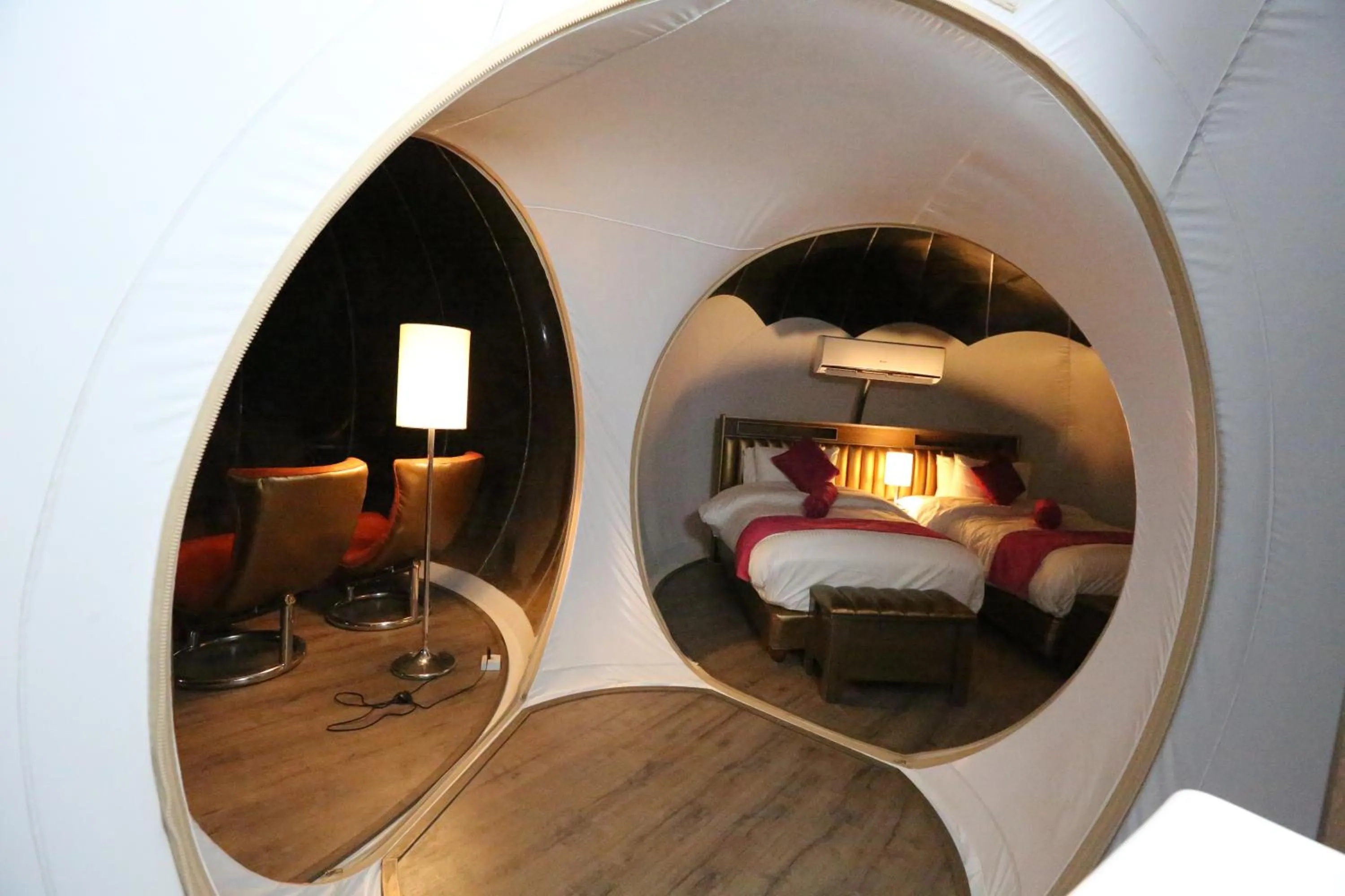 Photo of the whole room in Wadi Rum Bubble Luxotel