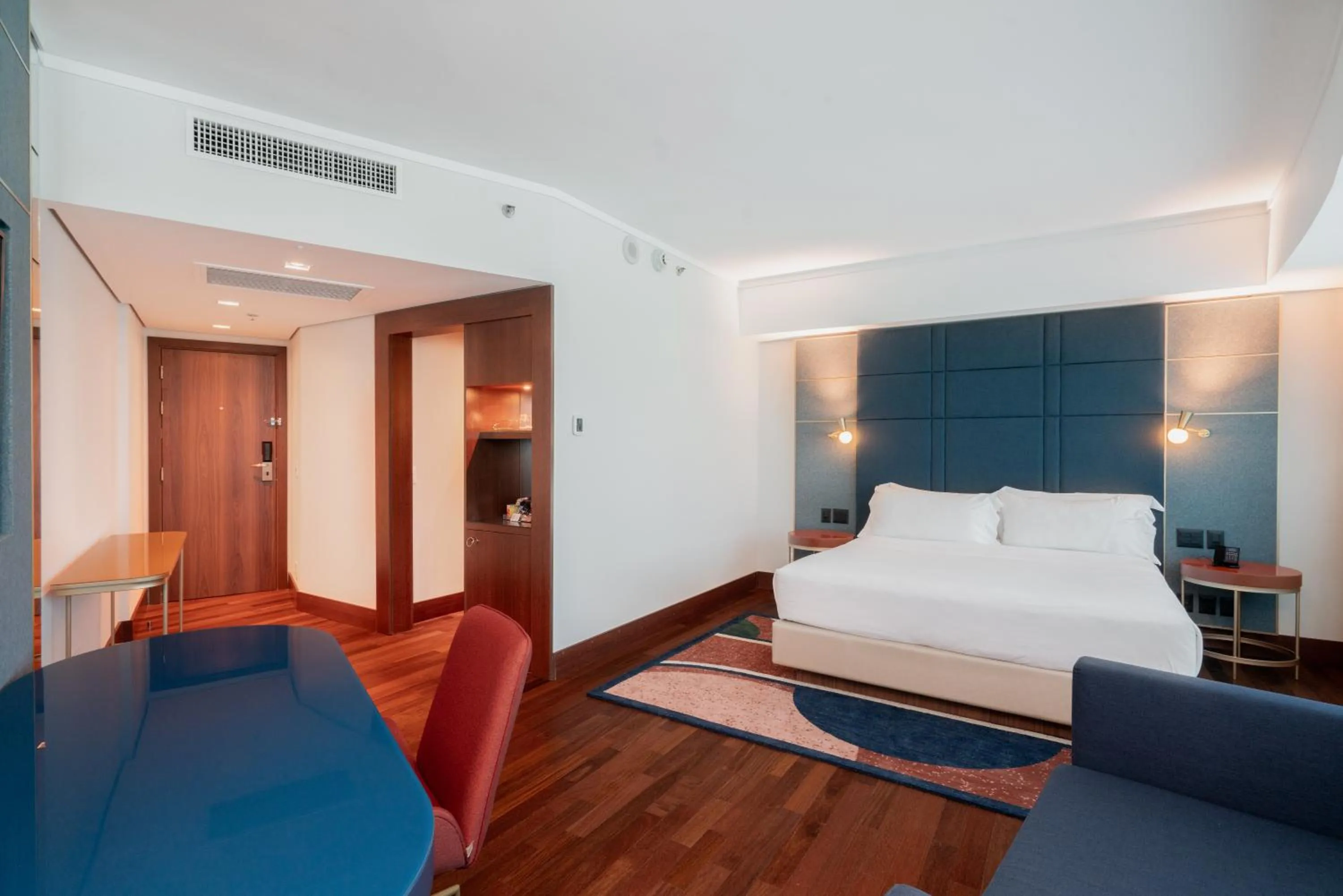 Bedroom, Bed in Hilton Porto Alegre, Brazil