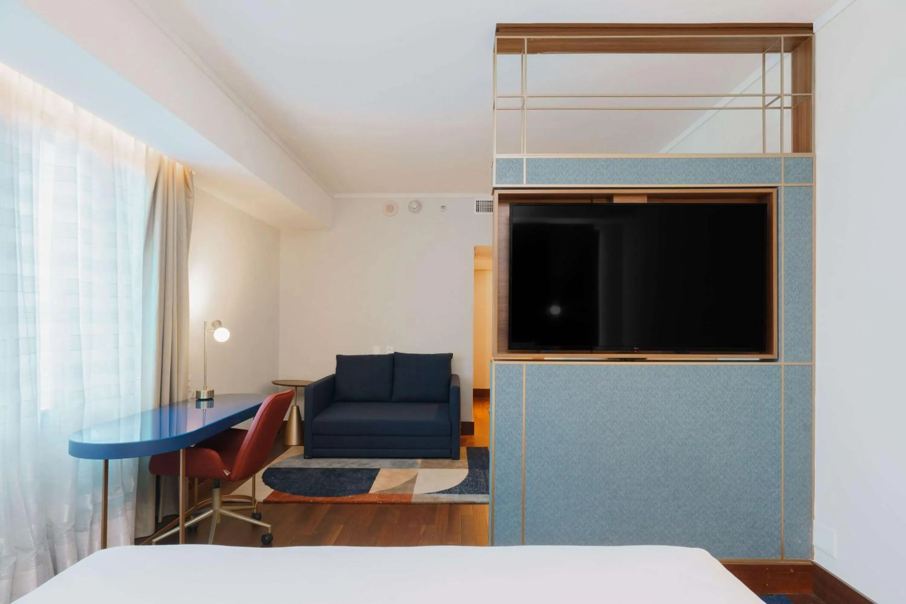 Living room, Bed in Hilton Porto Alegre, Brazil