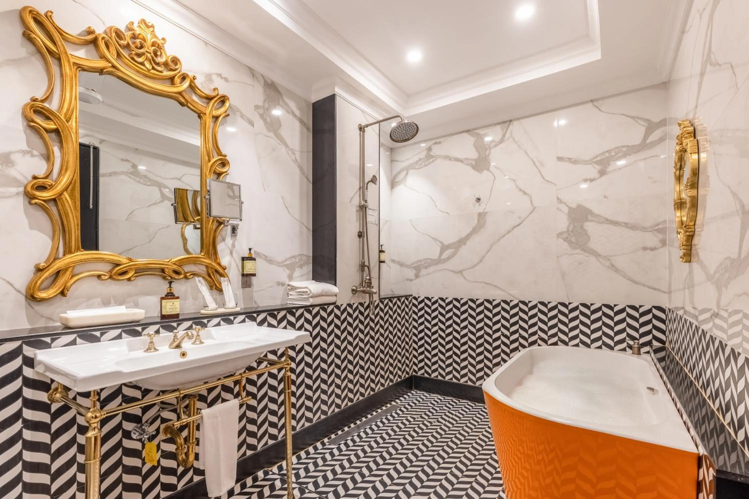 Bathroom in Mayfair Palm Beach Resort