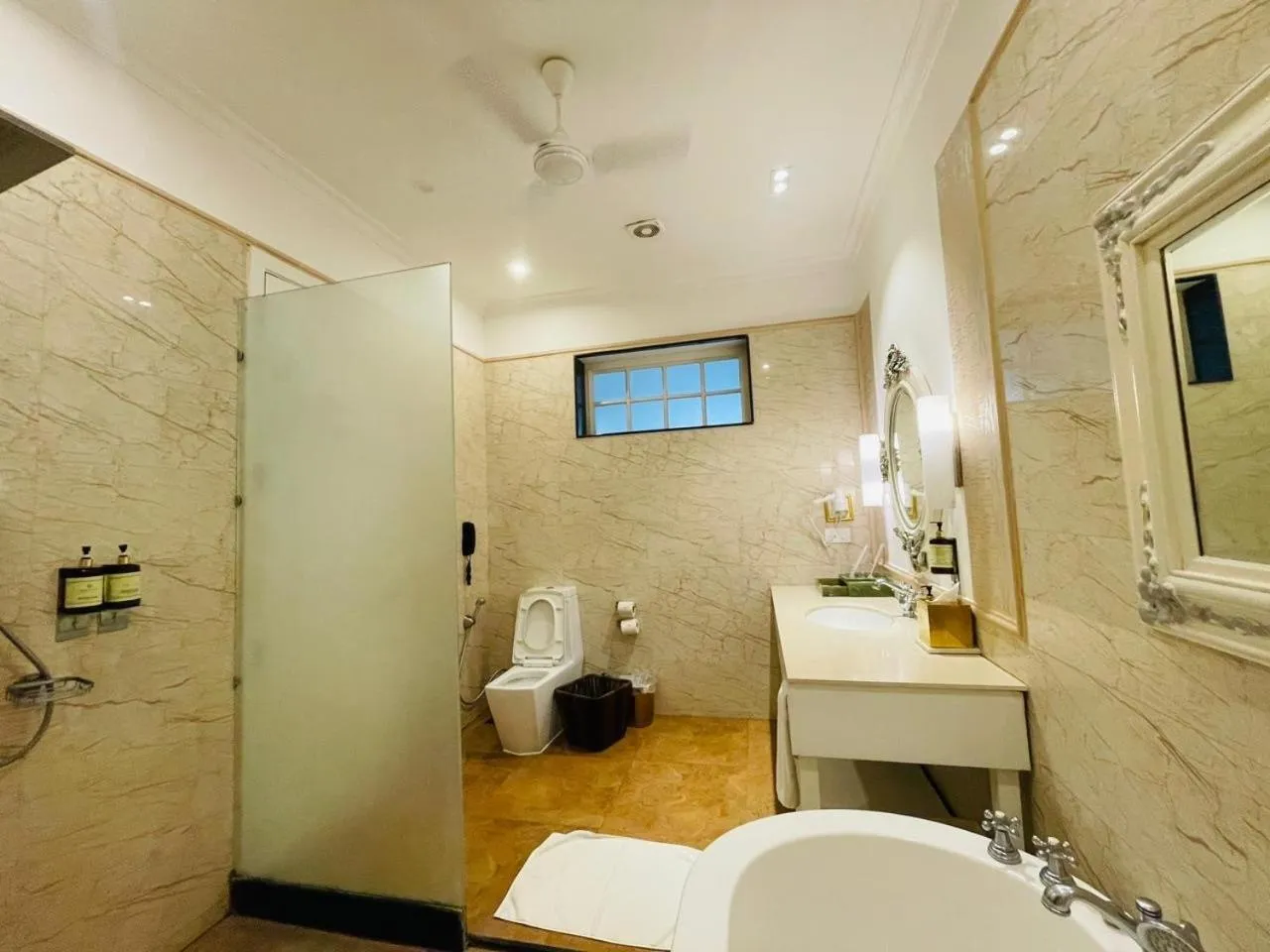 Shower in Mayfair Palm Beach Resort