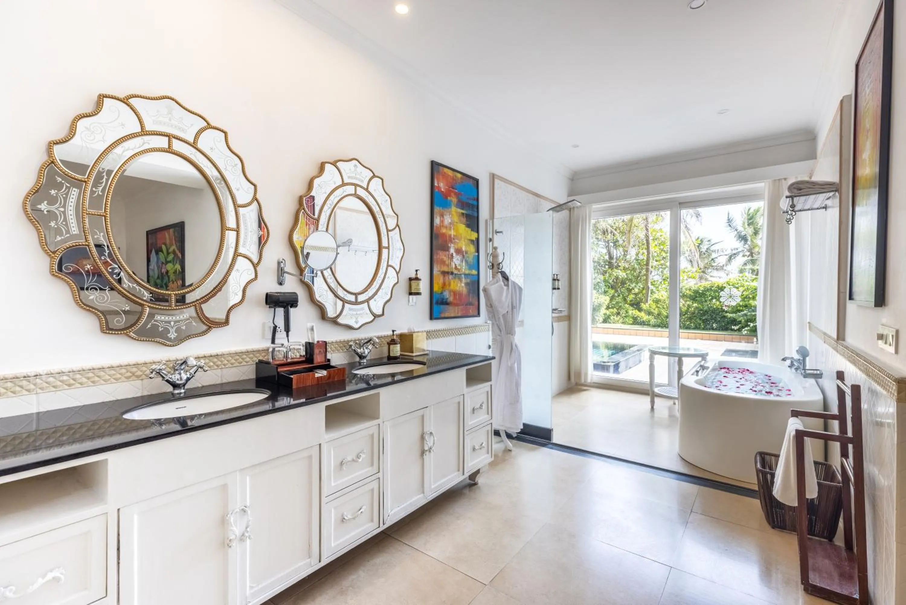 Bath in Mayfair Palm Beach Resort