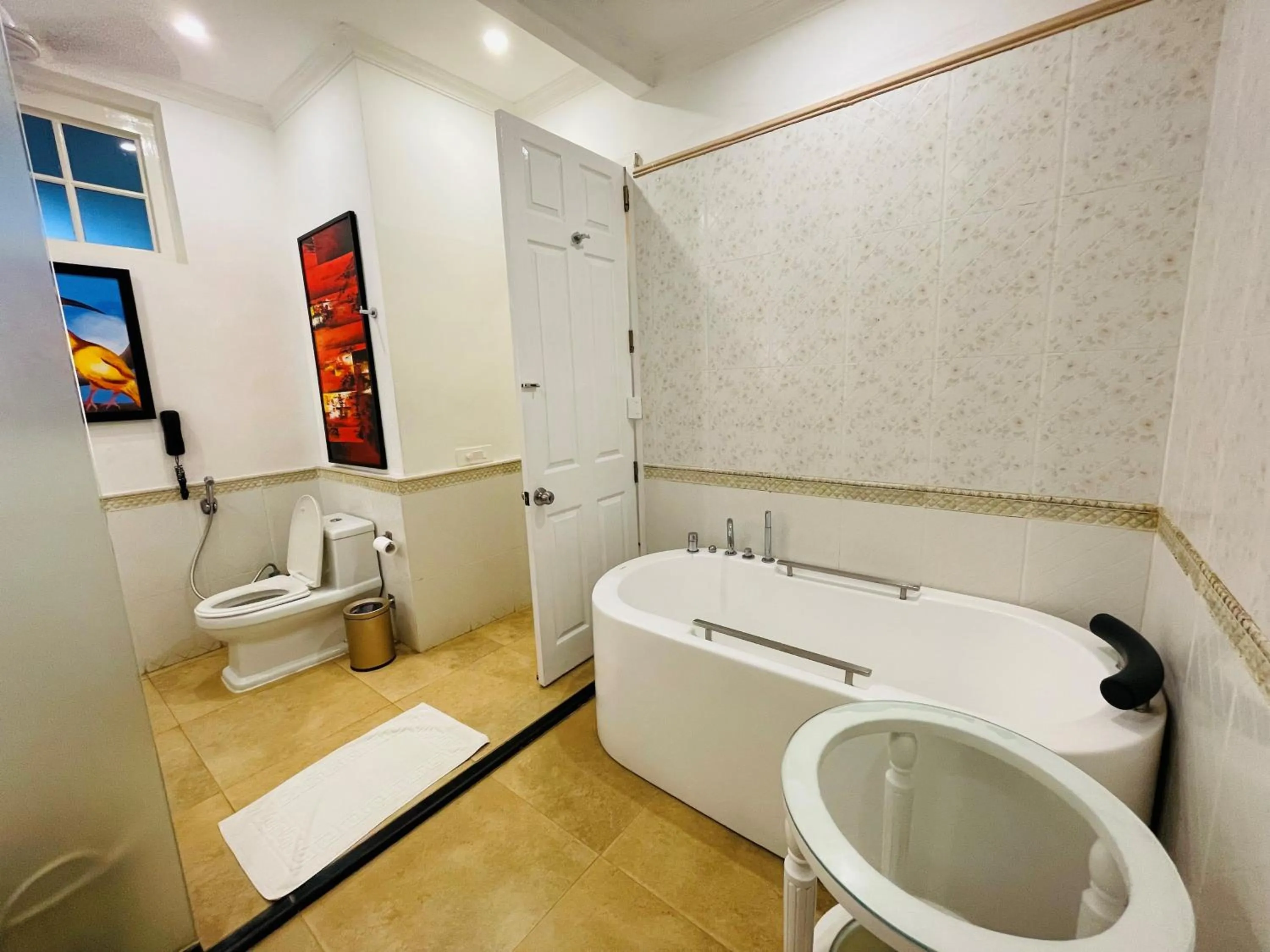 Bathroom in Mayfair Palm Beach Resort