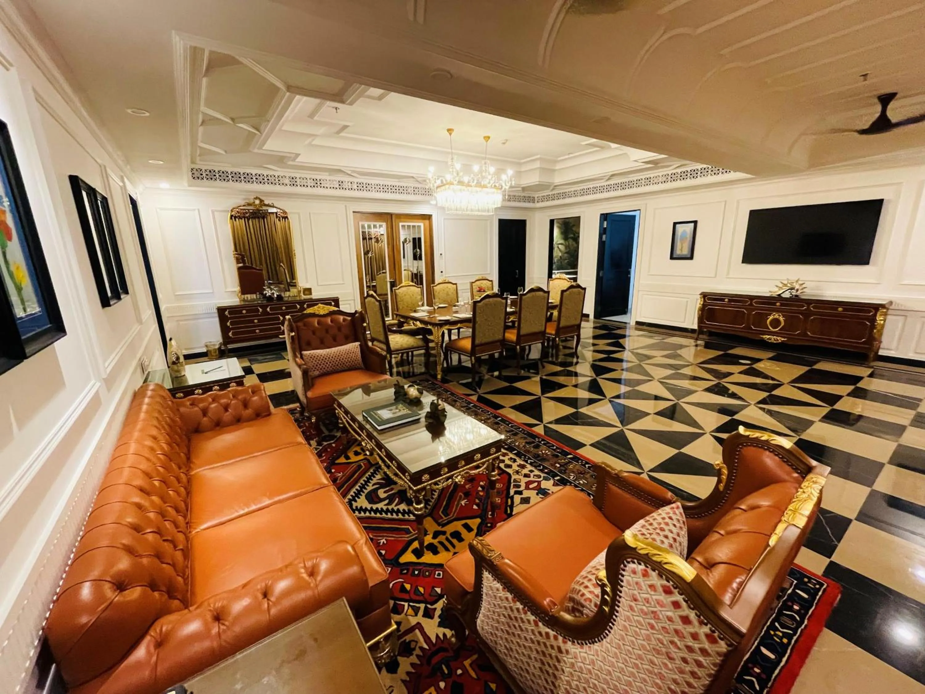 Communal lounge/ TV room in Mayfair Palm Beach Resort