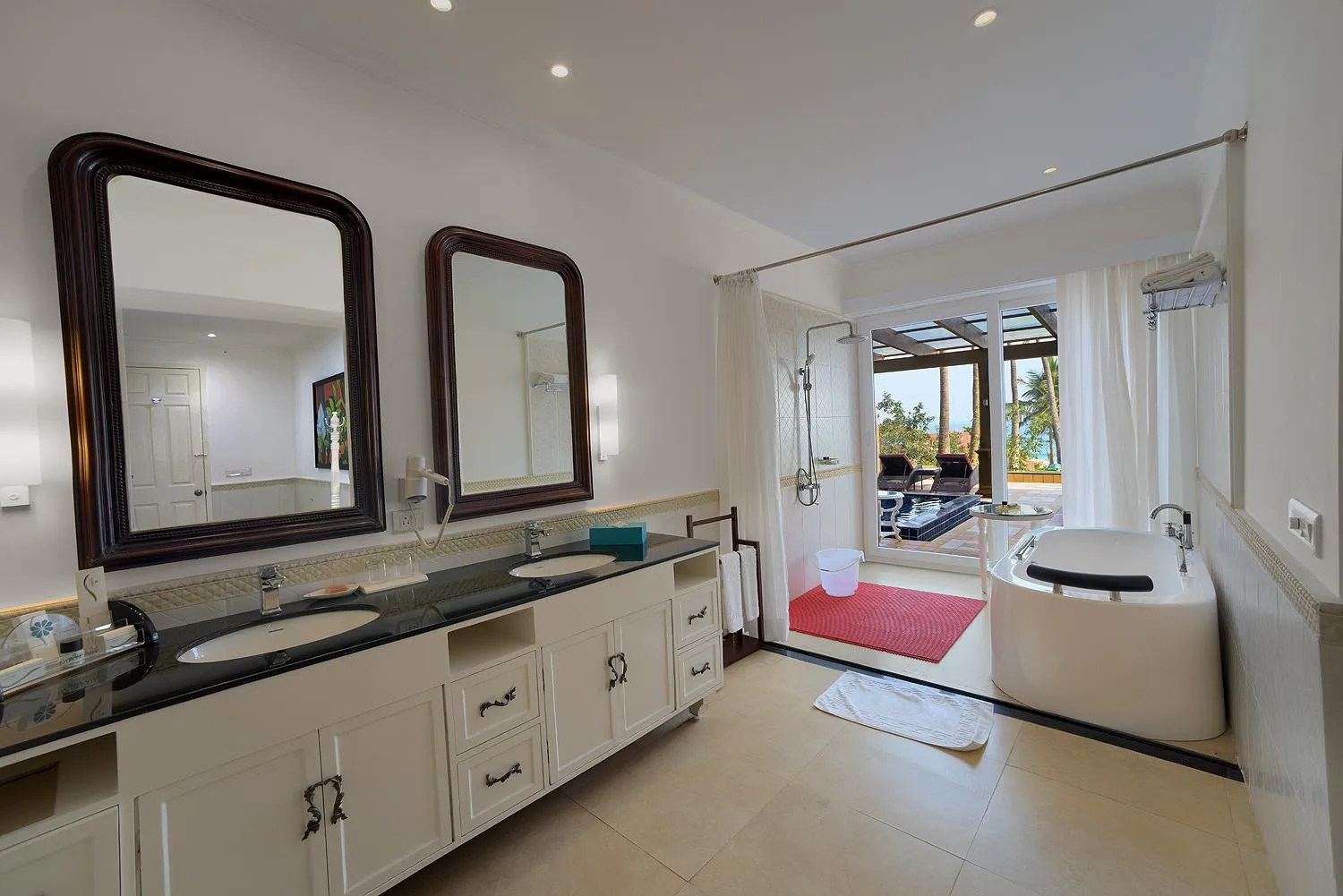 Bathroom in Mayfair Palm Beach Resort