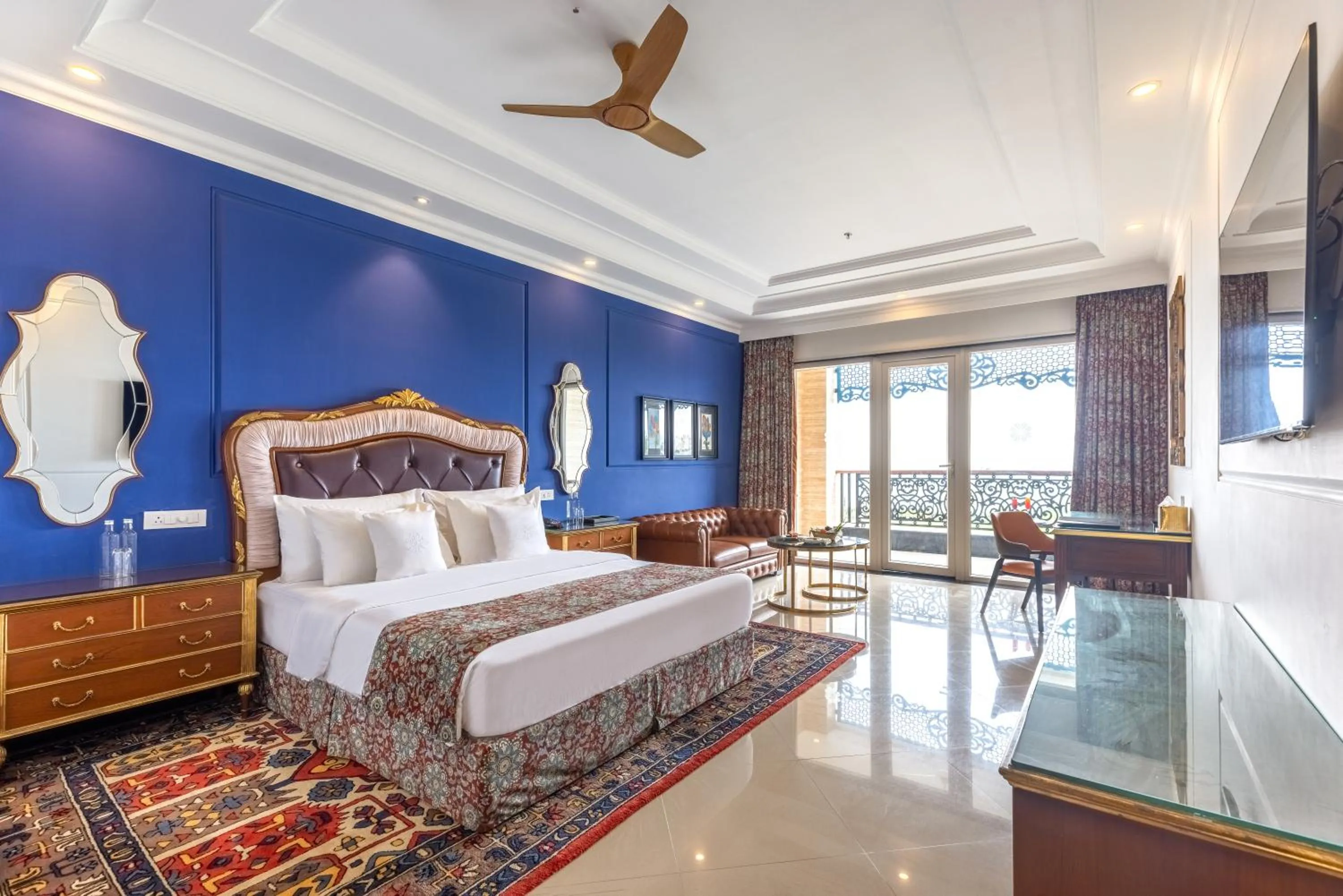 Balcony/Terrace, Bed in Mayfair Palm Beach Resort