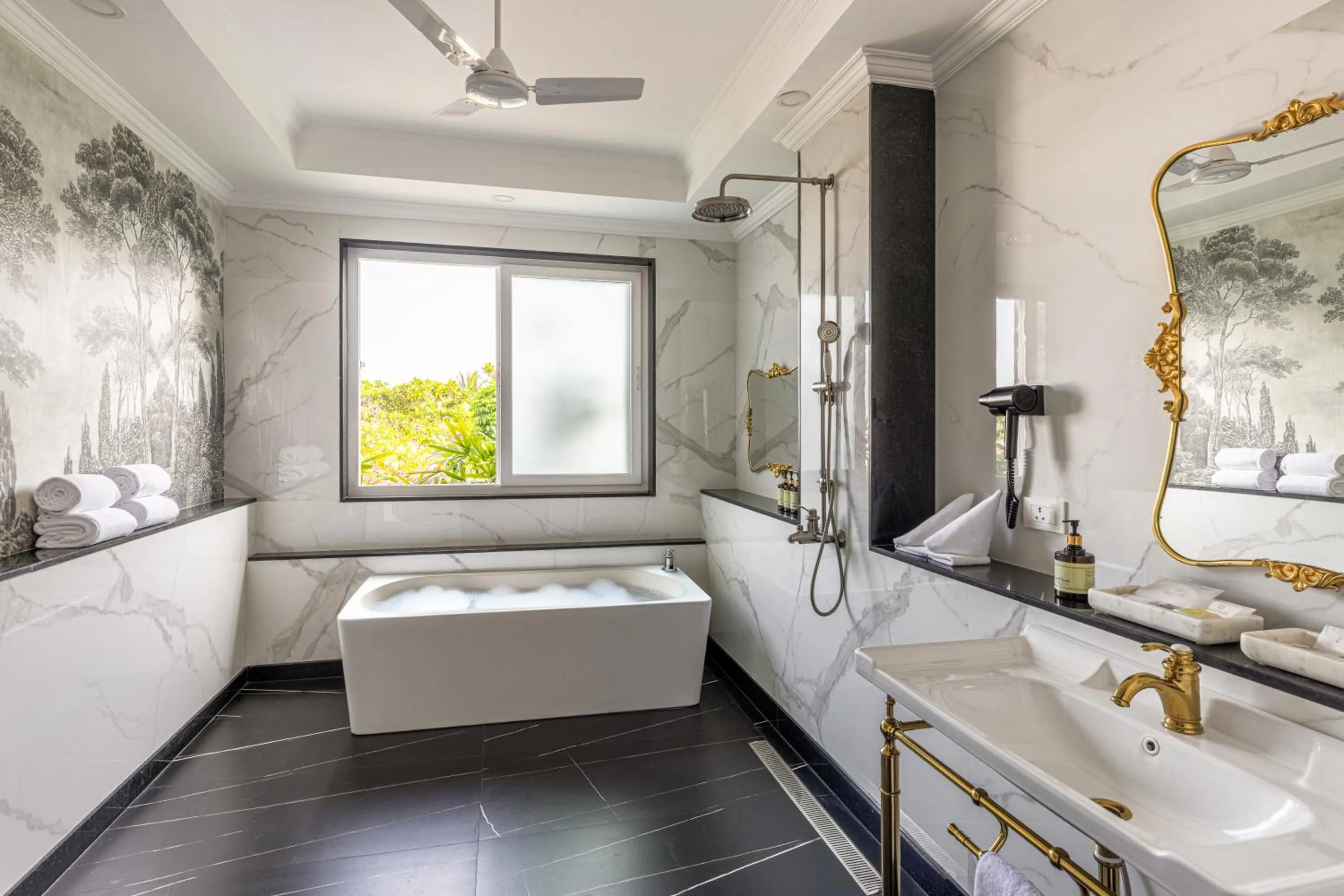 Bathroom, Bed in Mayfair Palm Beach Resort