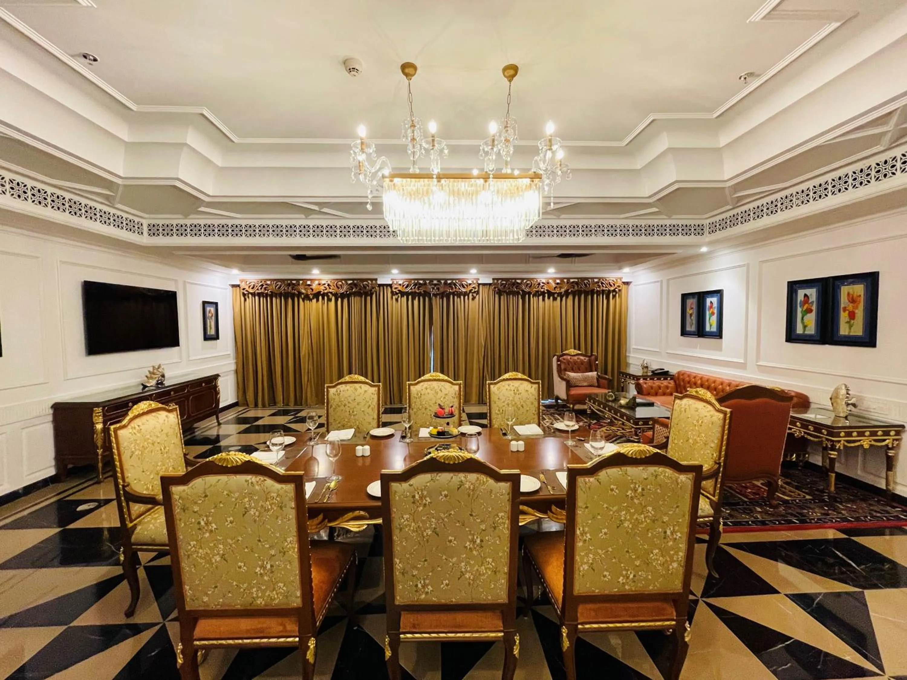 Dining area in Mayfair Palm Beach Resort