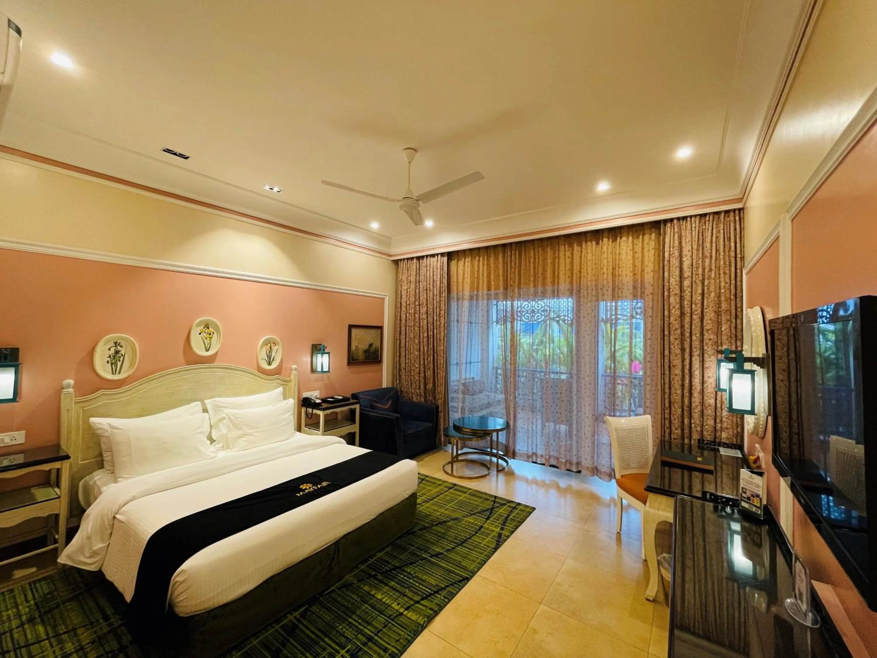 Bedroom, Bed in Mayfair Palm Beach Resort