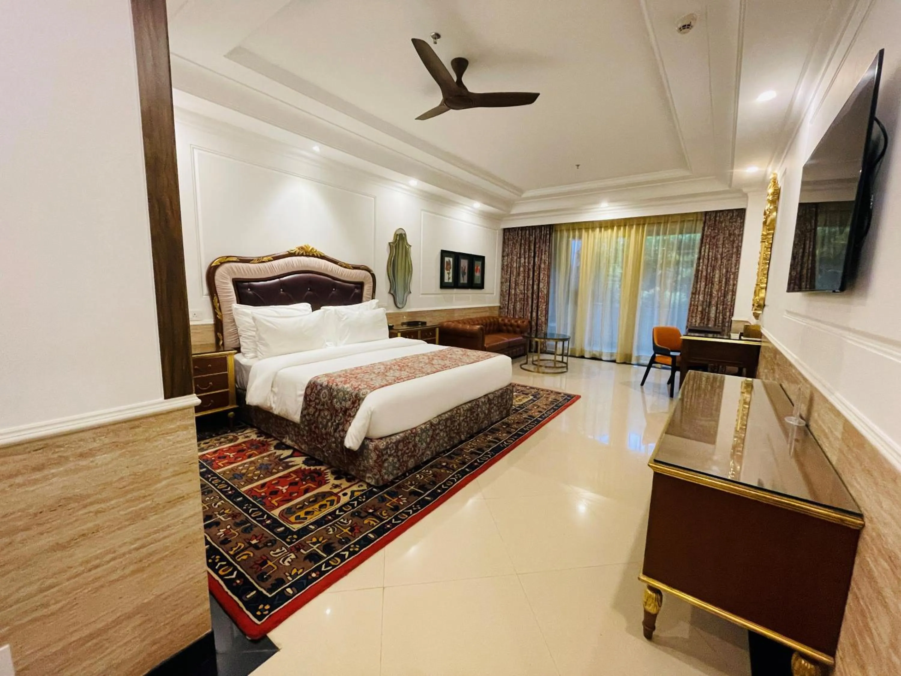 Bedroom, Bed in Mayfair Palm Beach Resort