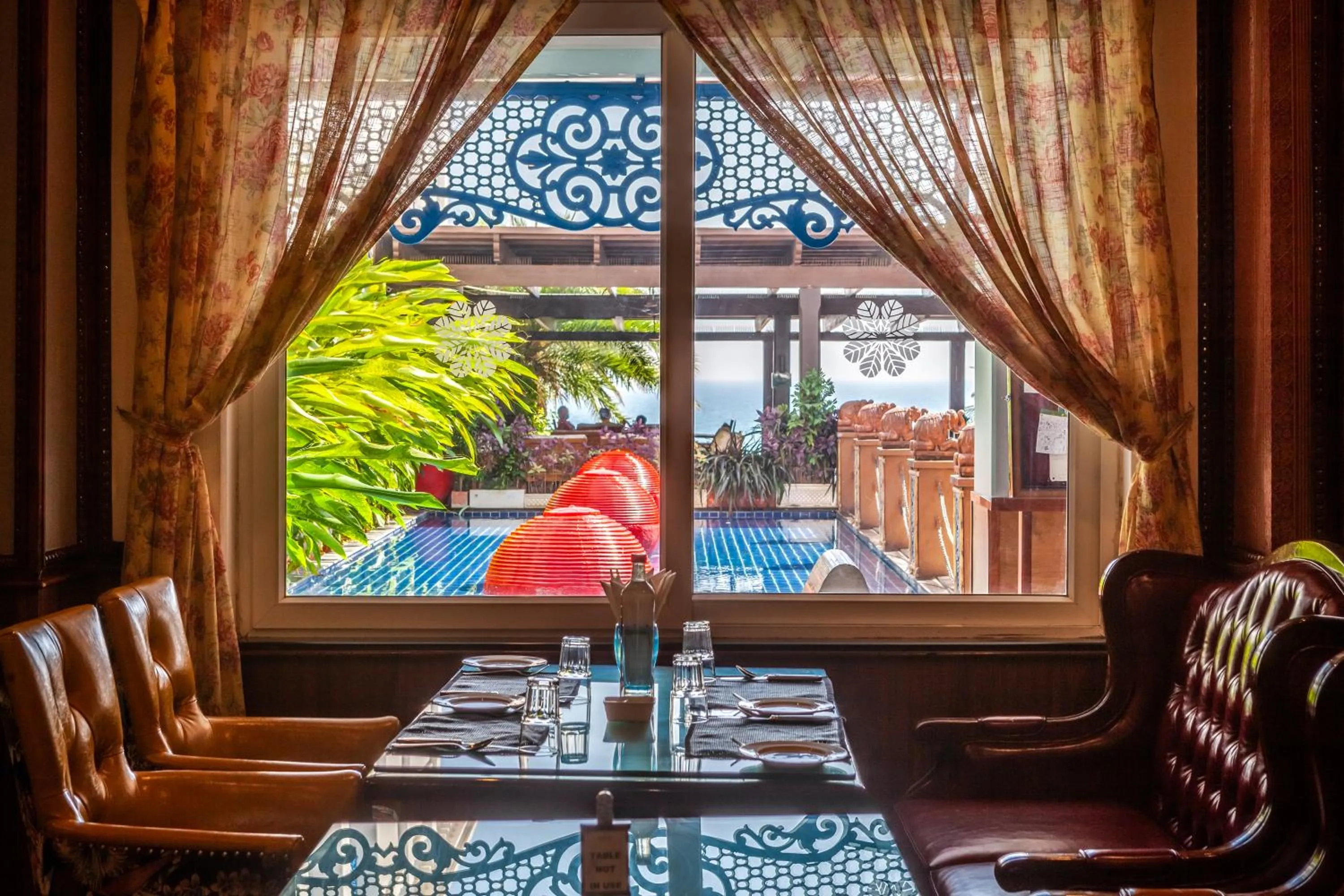 Restaurant/places to eat in Mayfair Palm Beach Resort