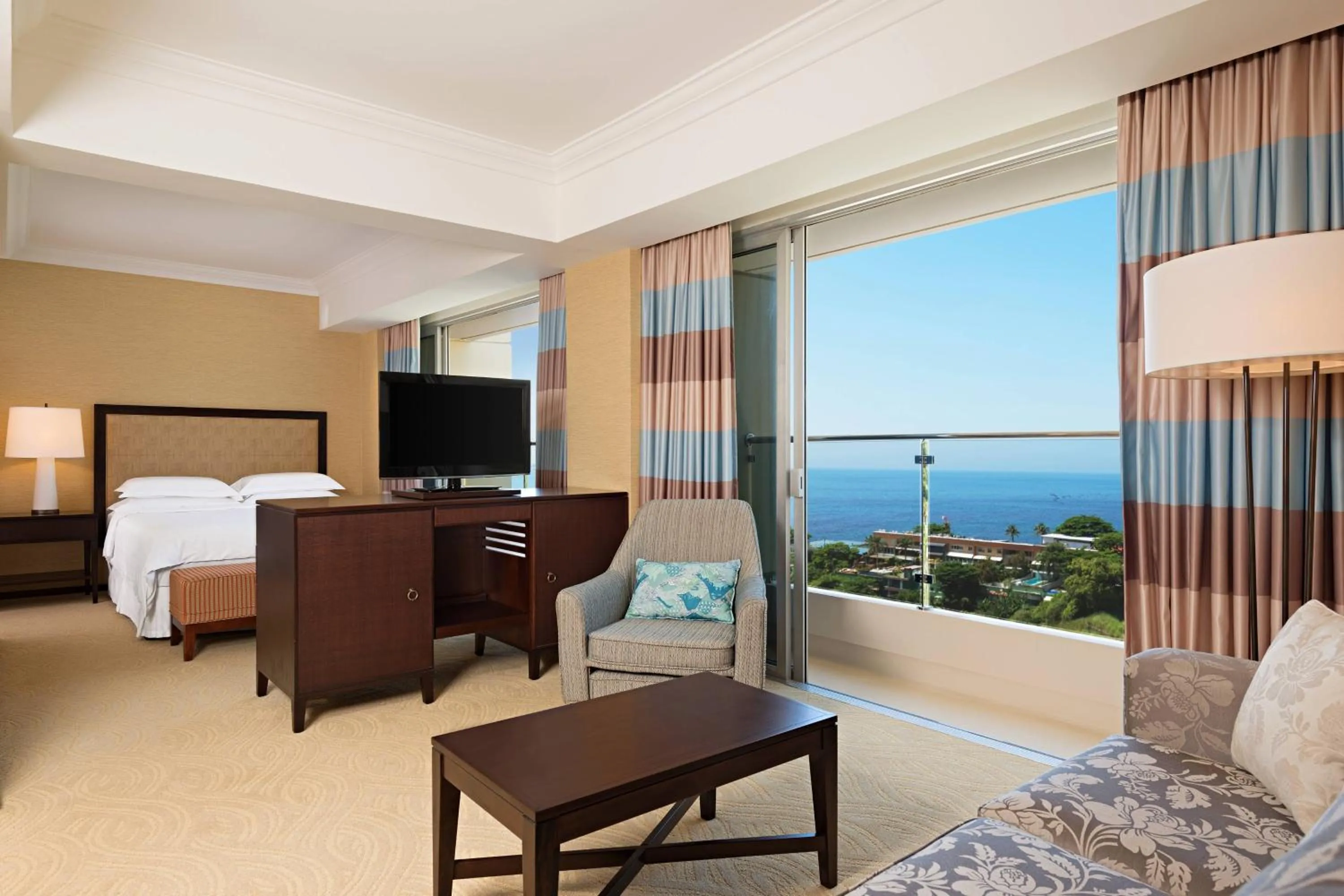 Photo of the whole room, Bed in Sheraton Grand Rio Hotel & Resort