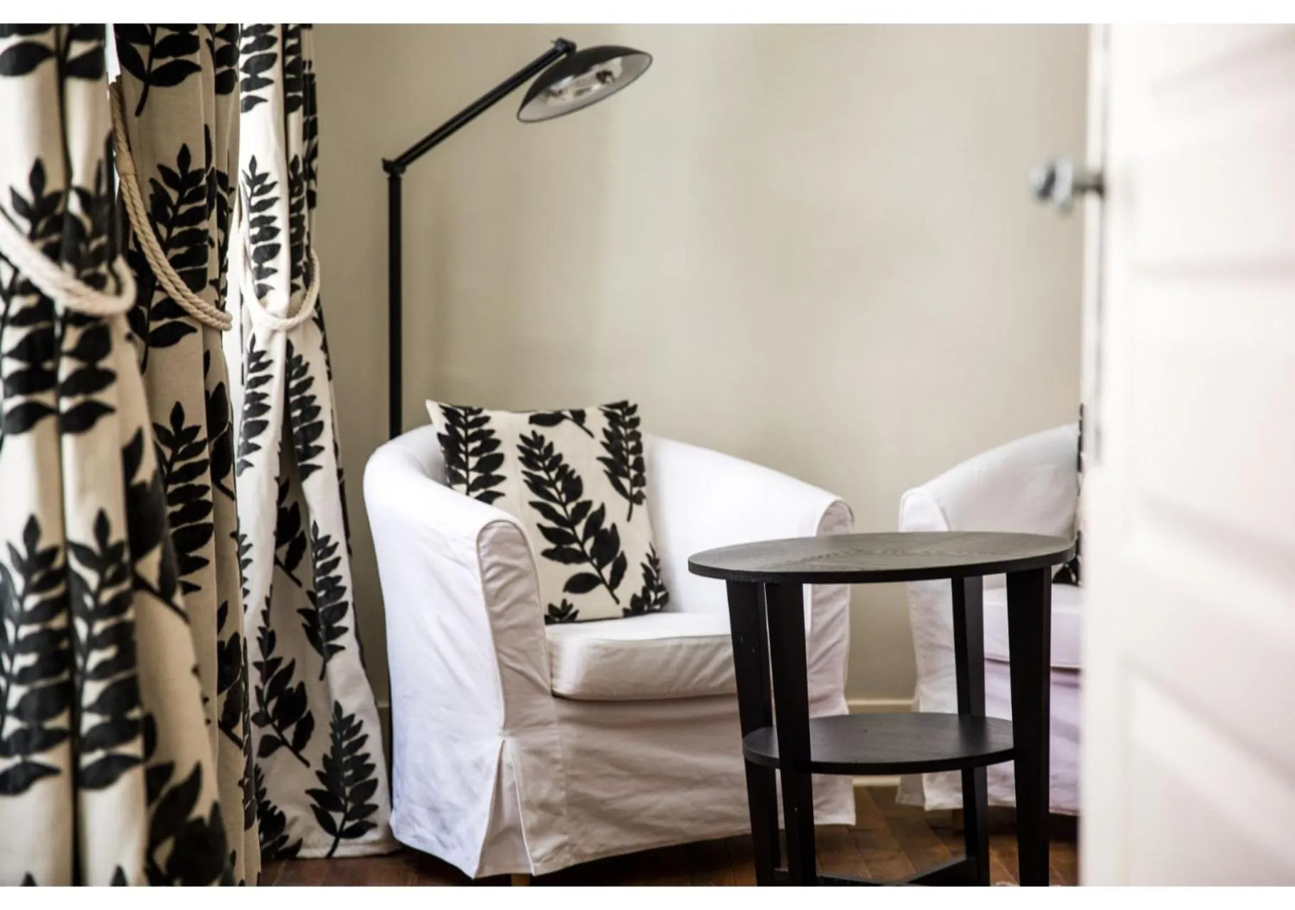 Seating area, Bed in La Résidence Chambre d'Hotes