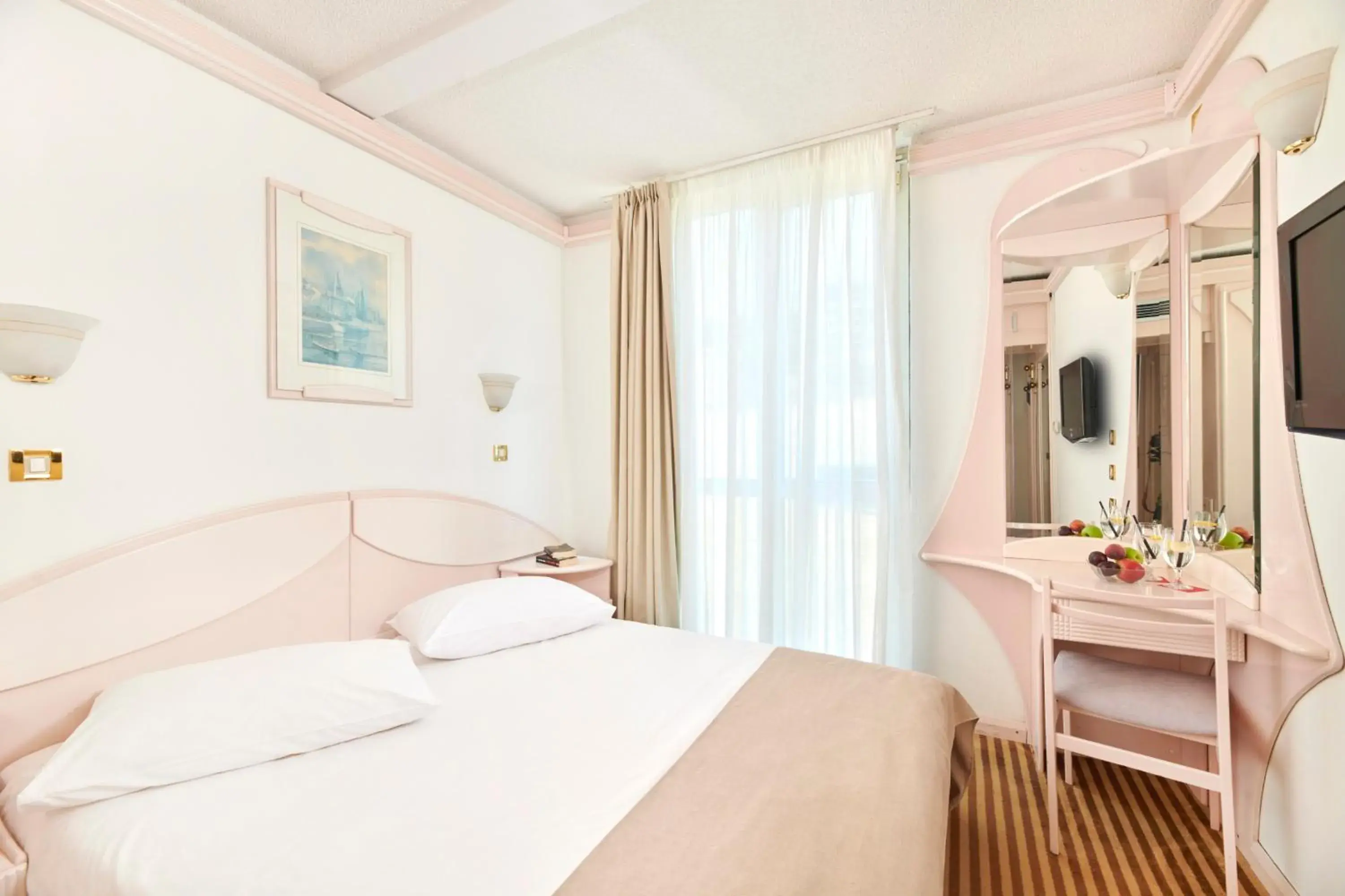 Economy Room With French Bed in Hotel Zorna Plava Laguna Economy Room With French Bed in Hotel Zorna Plava Laguna