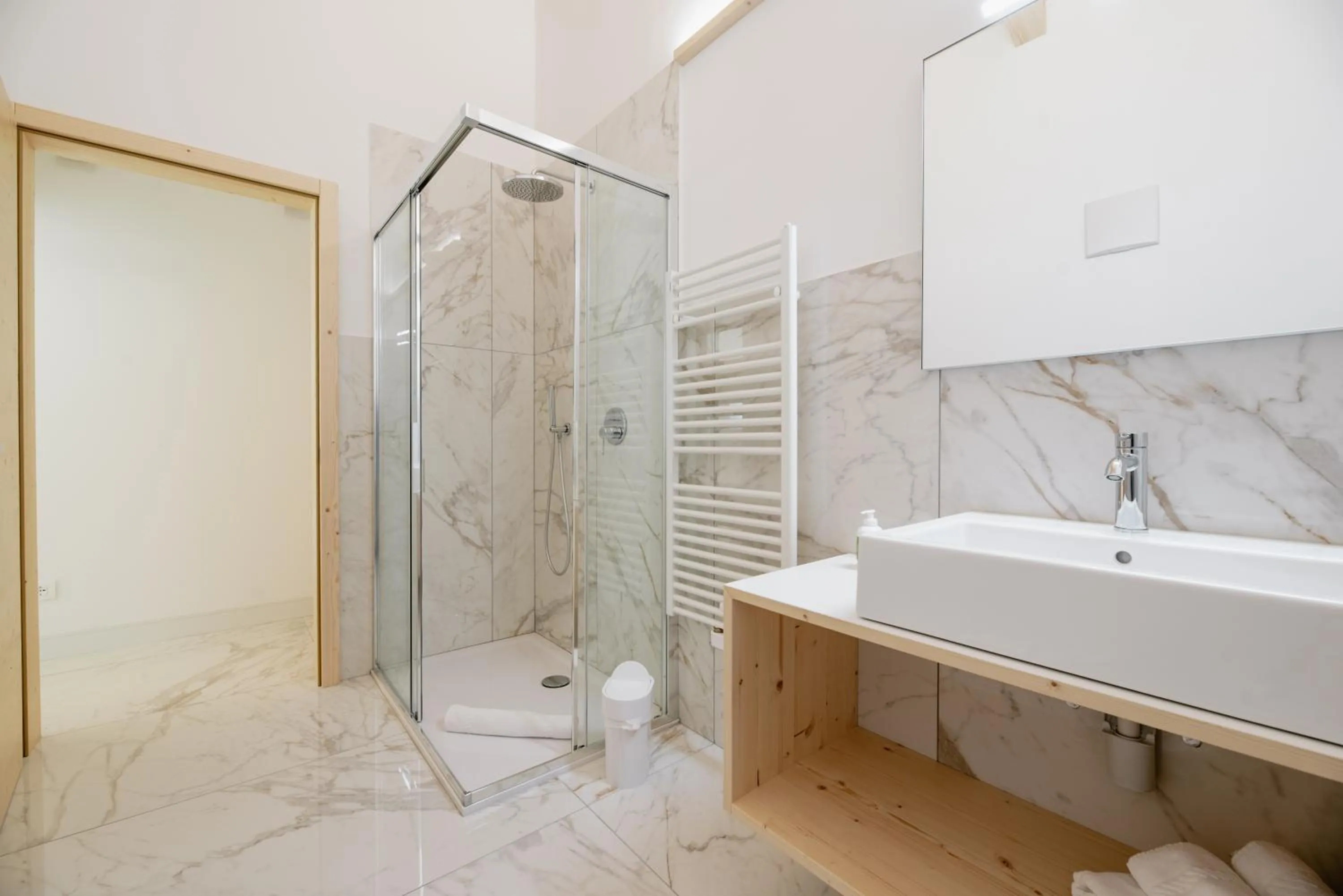 Shower in Garnì Aurora Bed and Breakfast