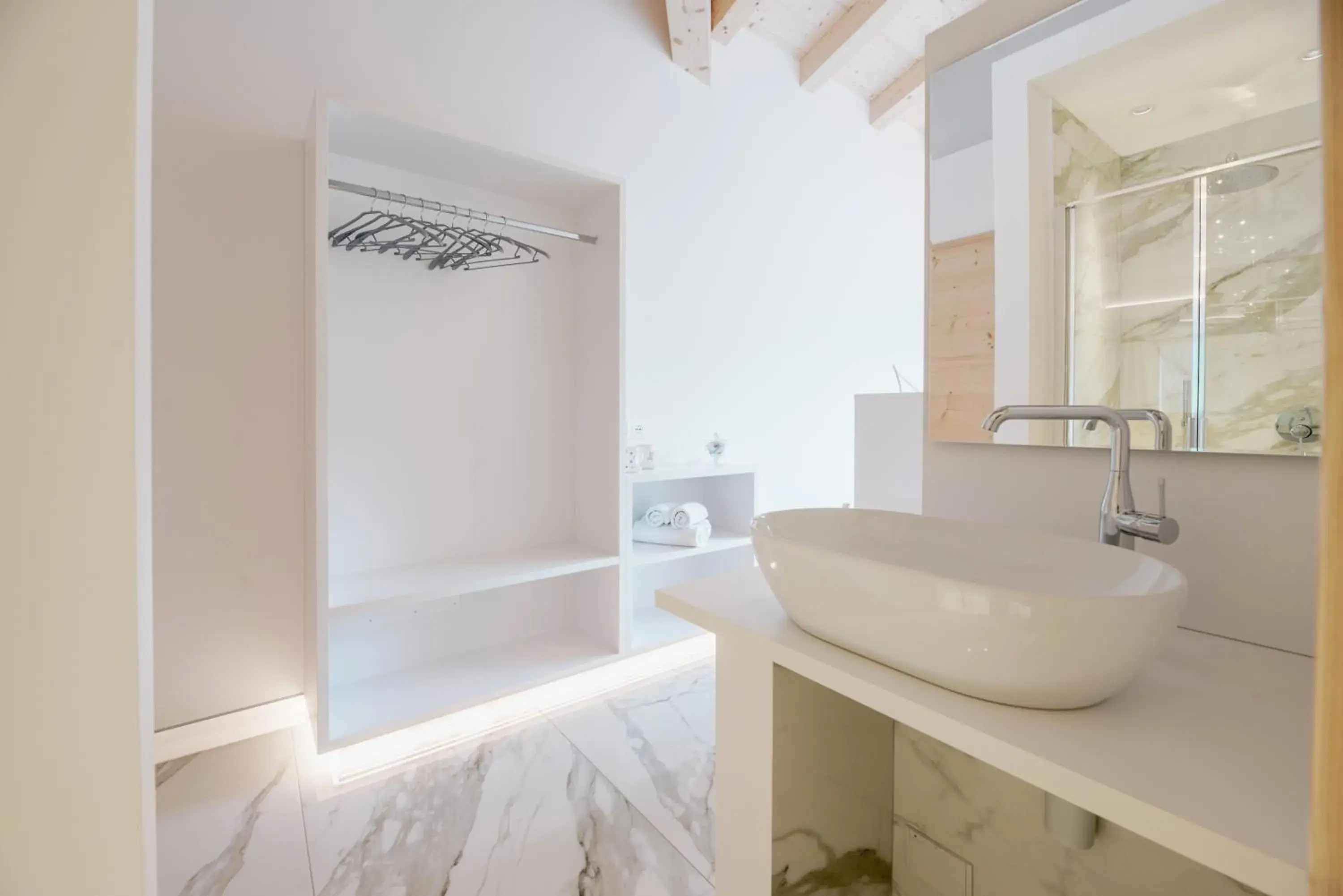 Large Double Room in Garnì Aurora Bed and Breakfast Large Double Room in Garnì Aurora Bed and Breakfast