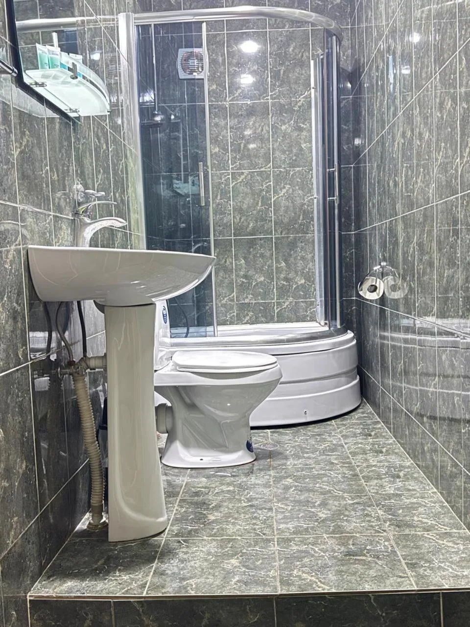 Shower in Hotel Imereti - Old Tbilisi Center