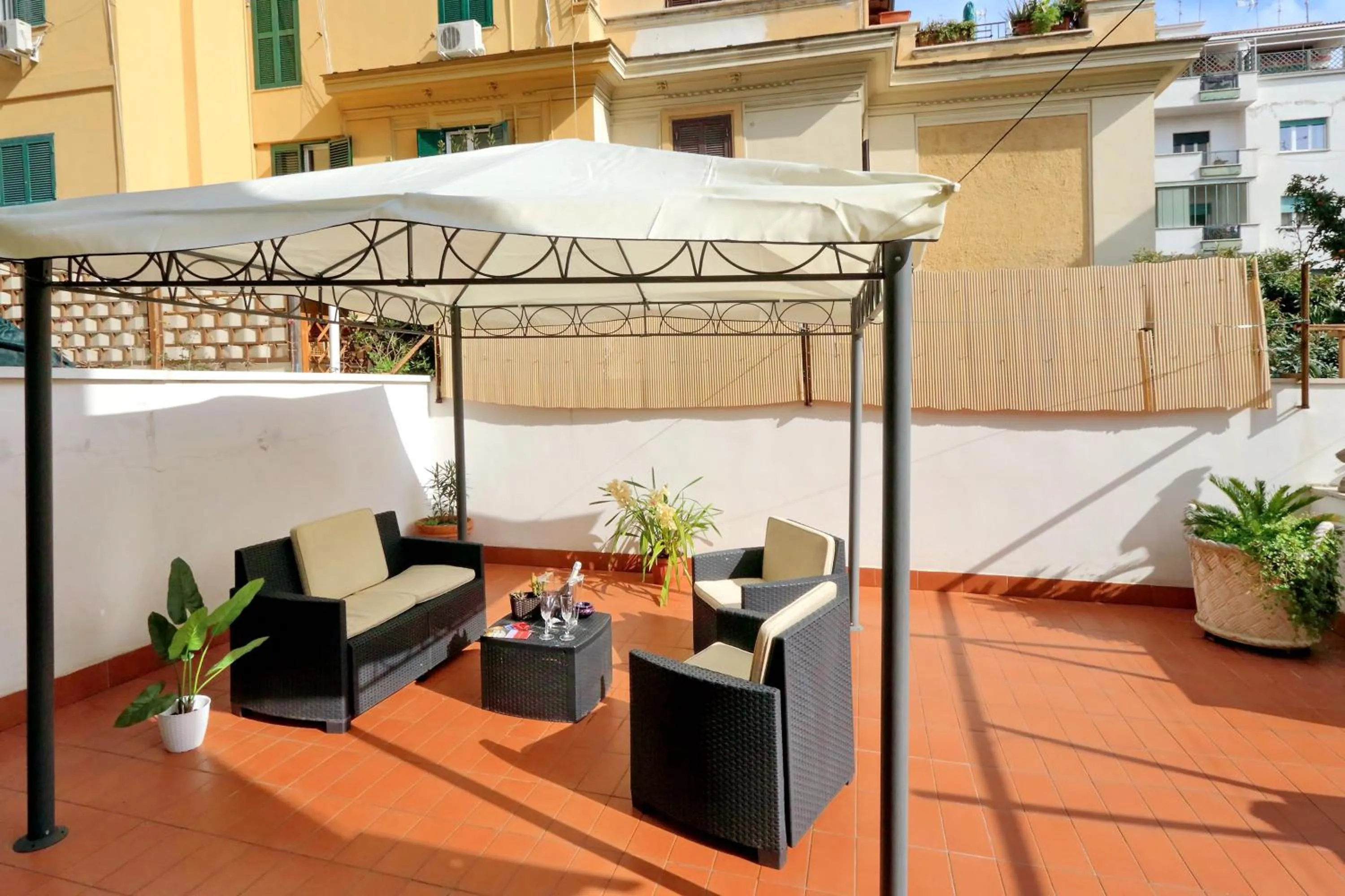 Garden in I Pini di Roma - Rooms & Suites