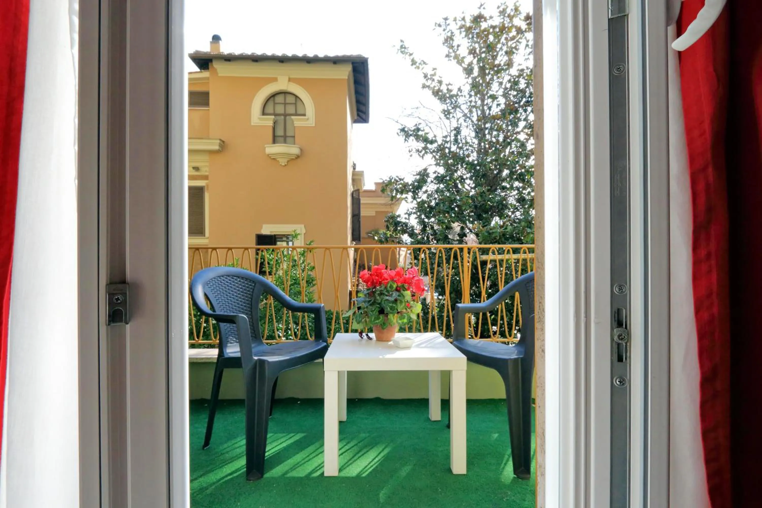 Balcony/Terrace in I Pini di Roma - Rooms & Suites