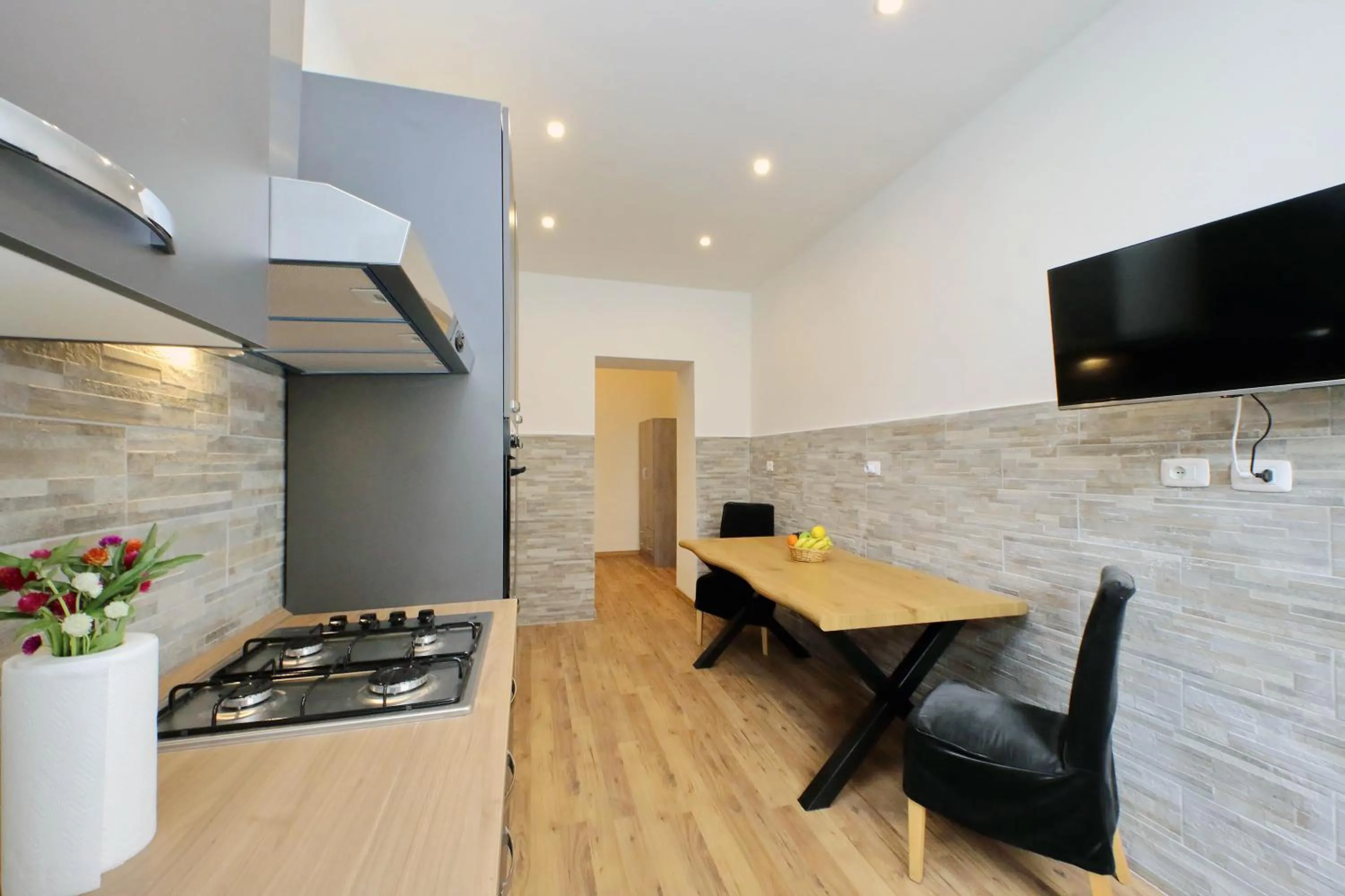 Communal lounge/ TV room in I Pini di Roma - Rooms & Suites