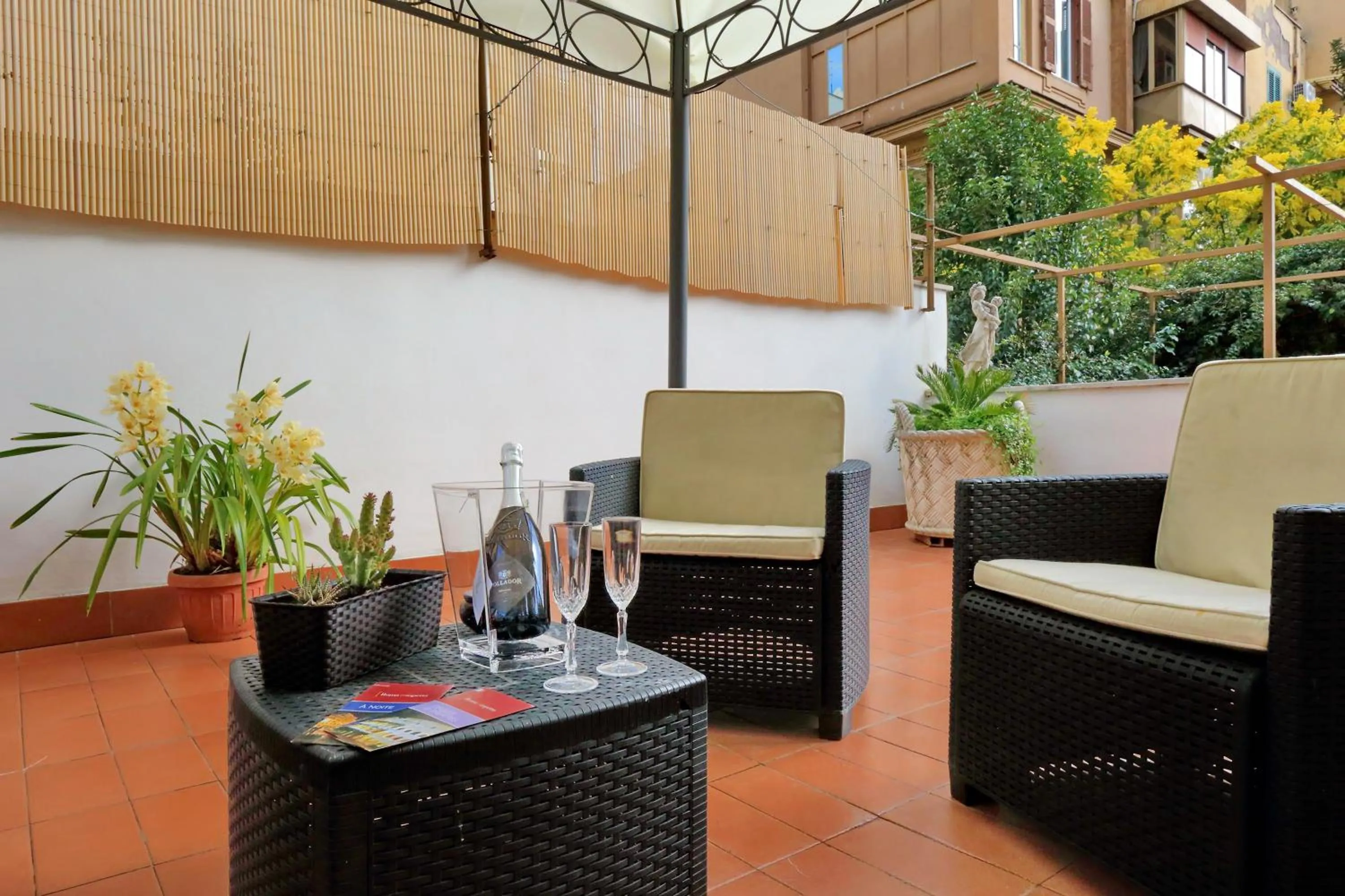 Garden in I Pini di Roma - Rooms & Suites