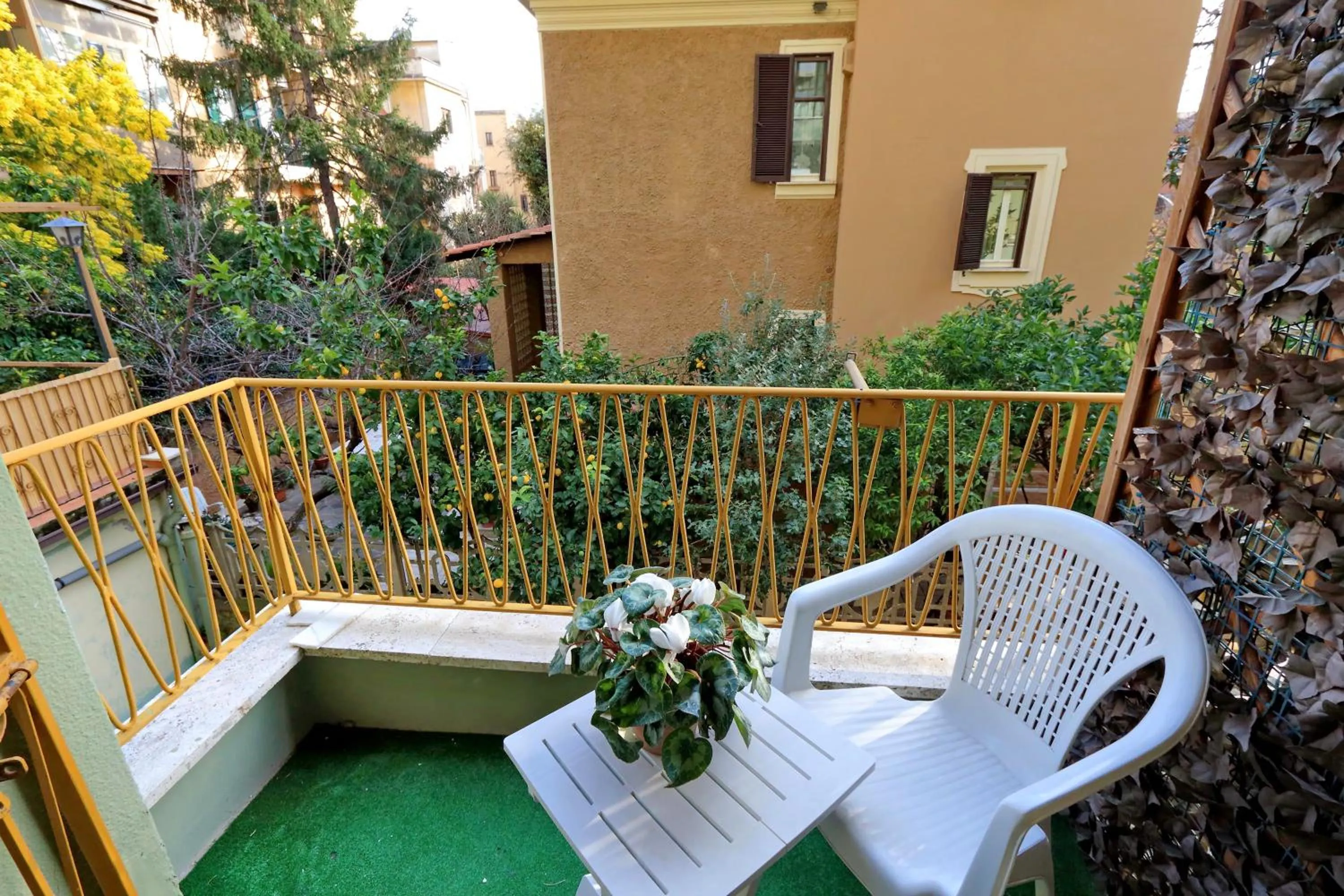 Balcony/Terrace in I Pini di Roma - Rooms & Suites