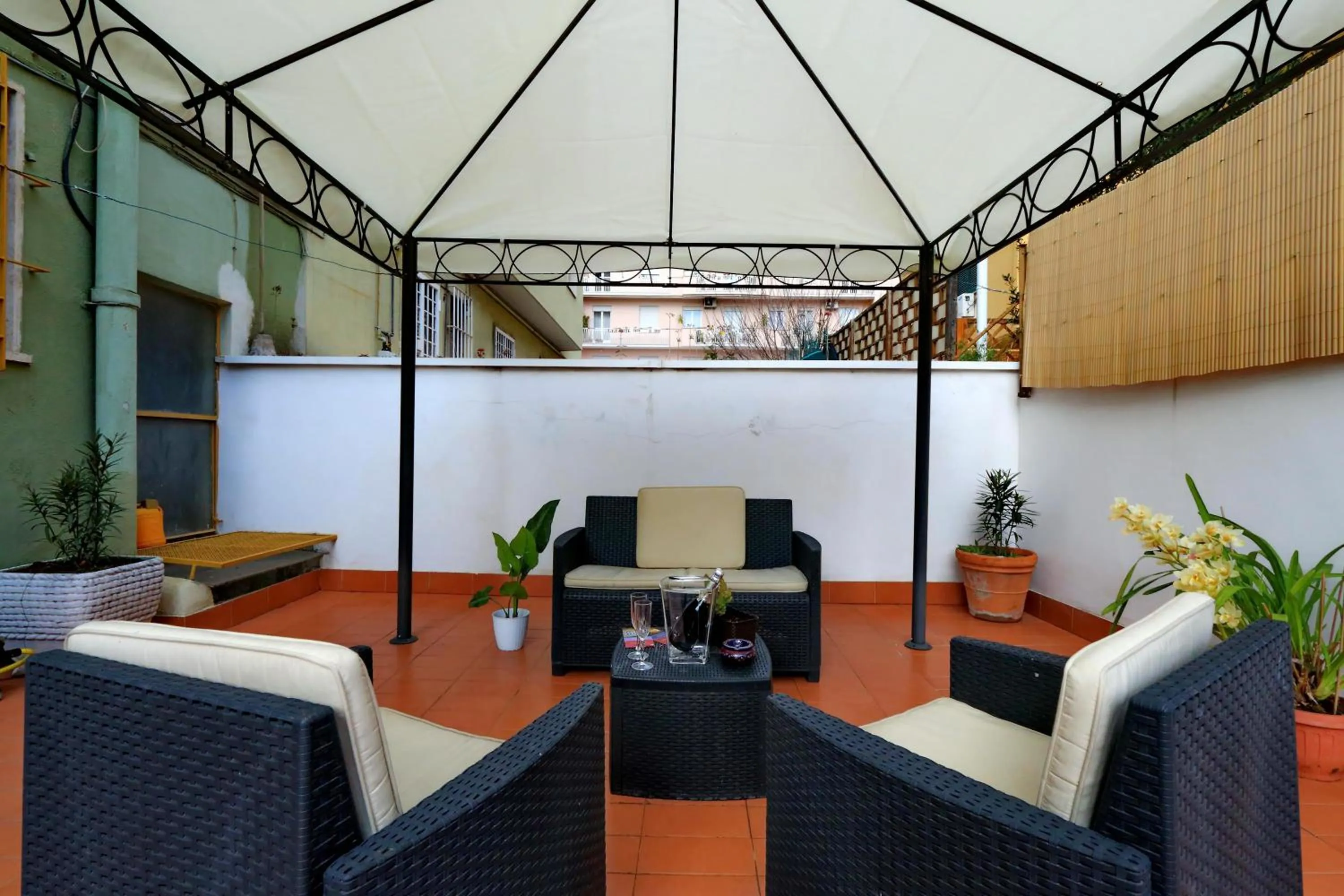 Garden in I Pini di Roma - Rooms & Suites