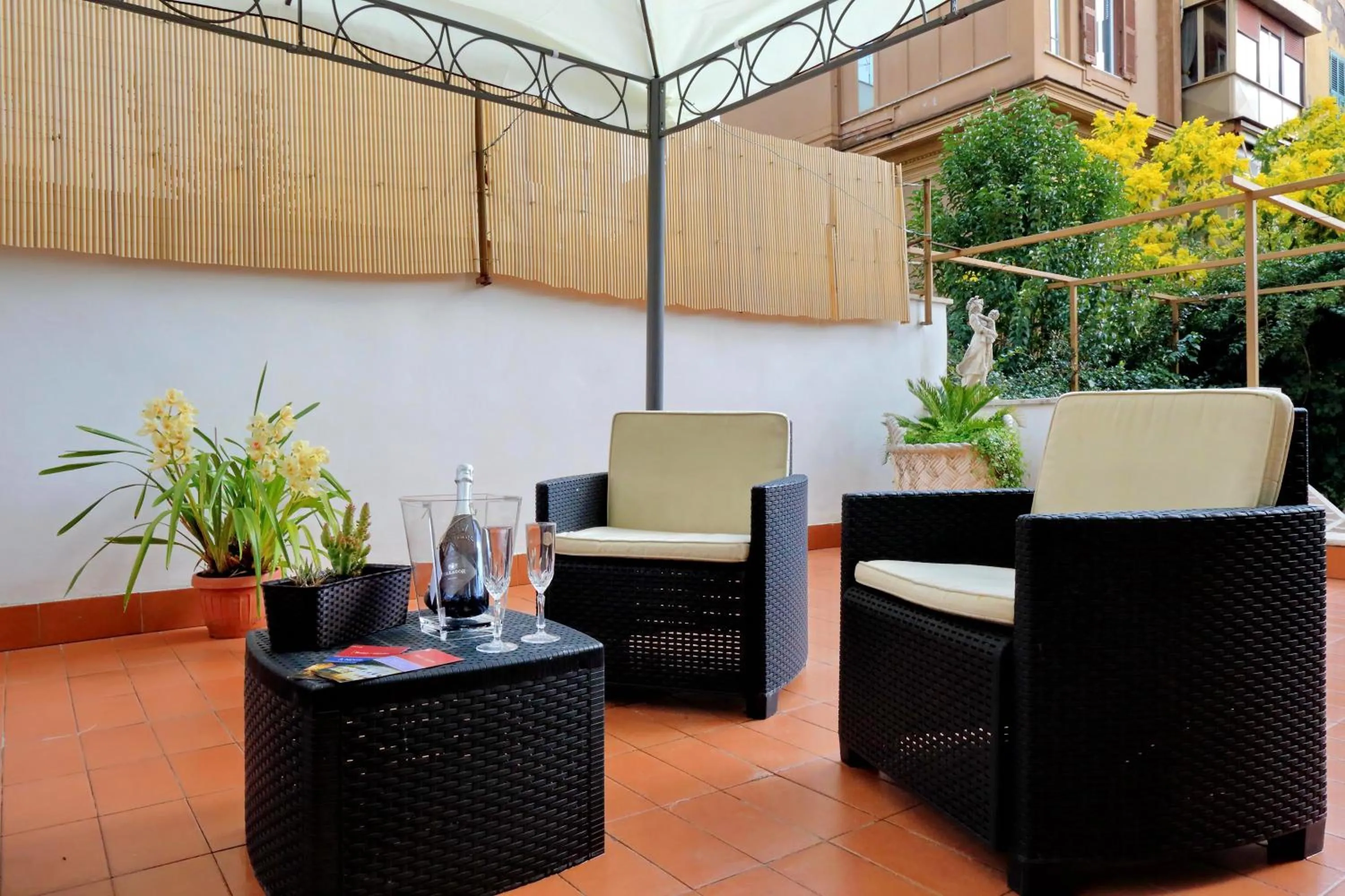 Garden in I Pini di Roma - Rooms & Suites