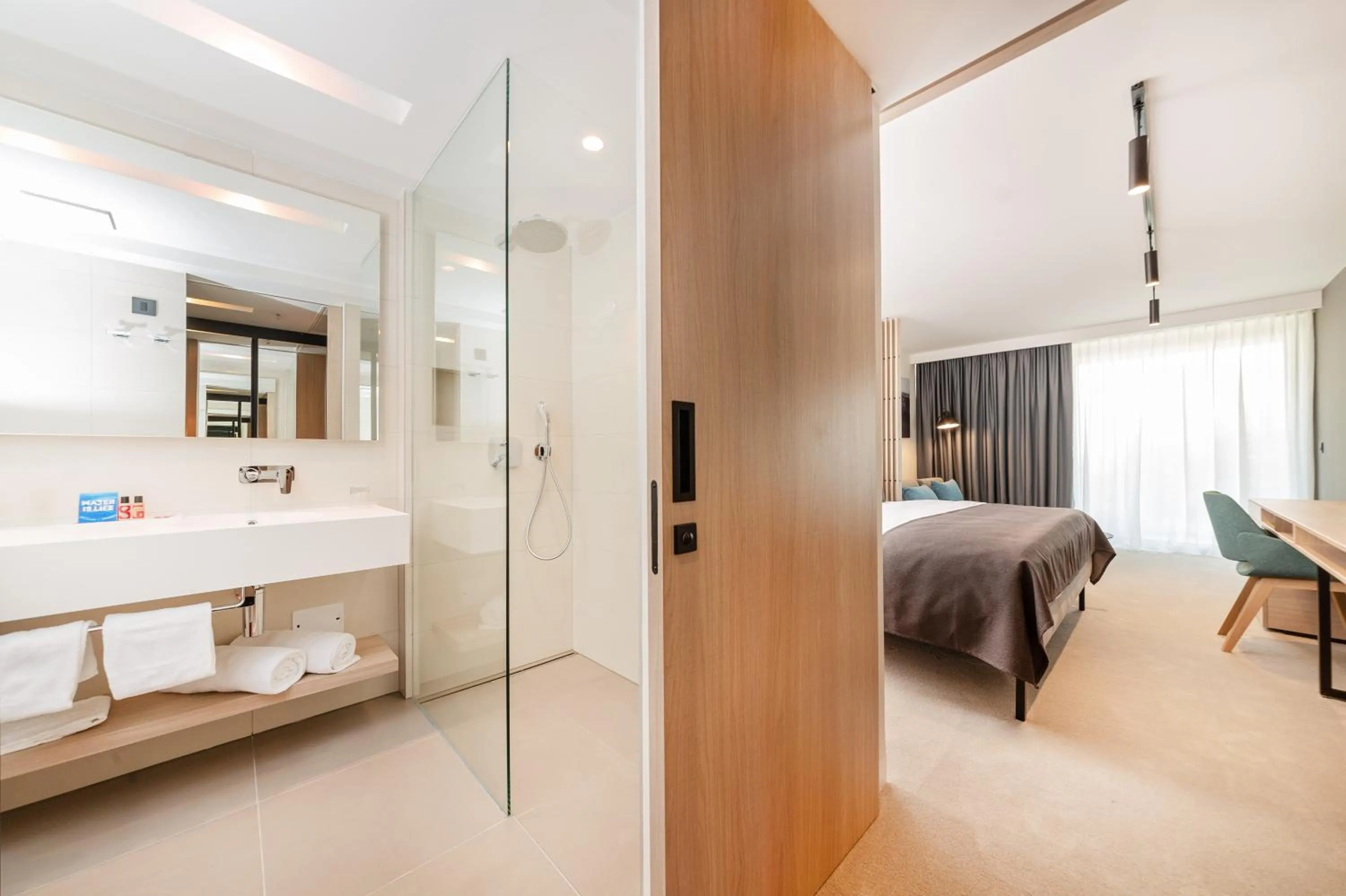 Bathroom, Bed in Hotel Park Plava Laguna