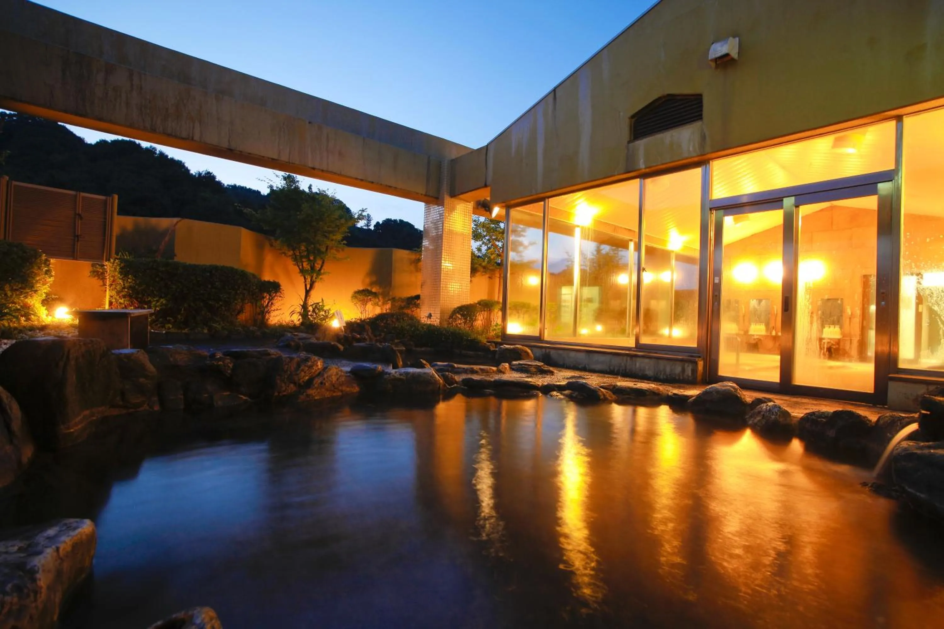 Hot Spring Bath in Hanayuzuki