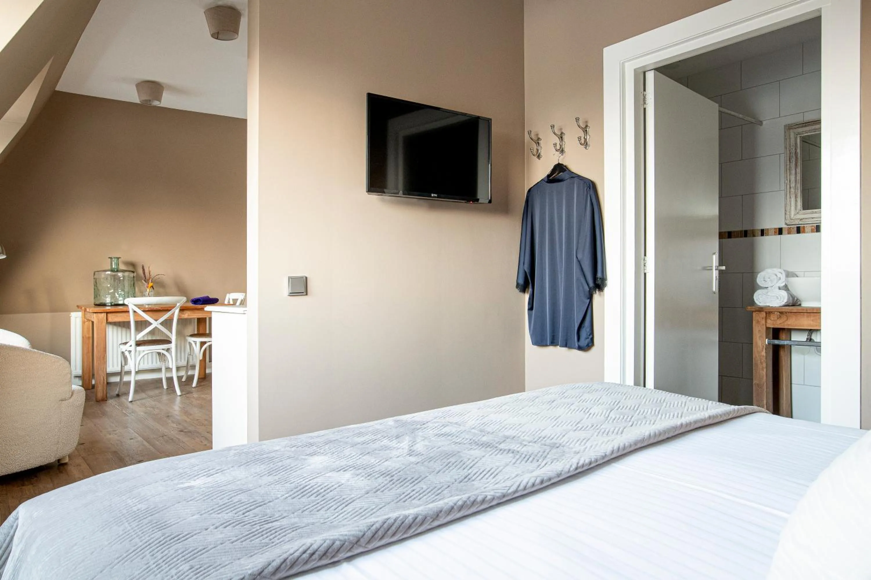 Photo of the whole room, Bed in Schippershuis Terherne