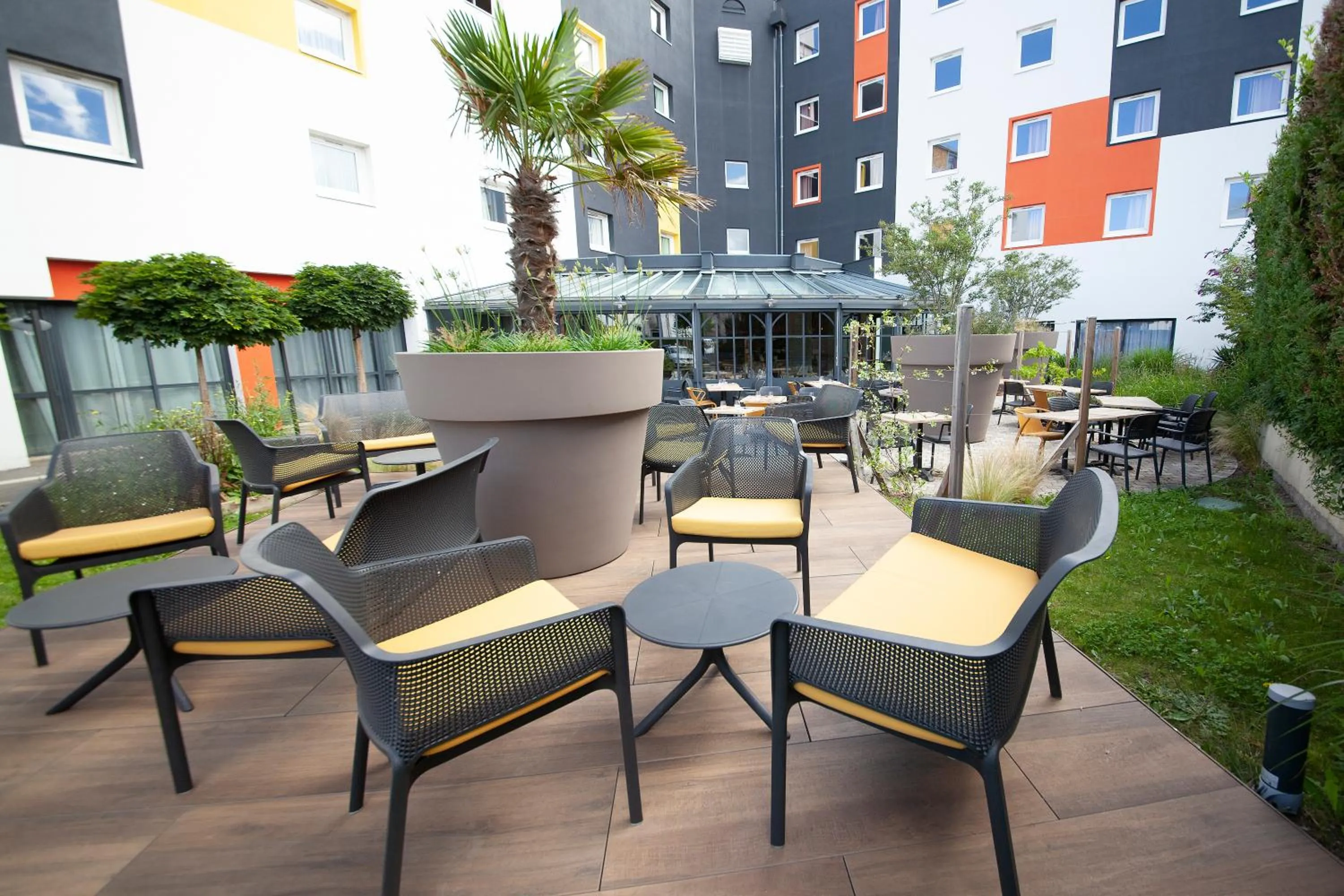 Patio in The Originals Boutique, Hôtel Le Marmotel, Clermont-Ferrand