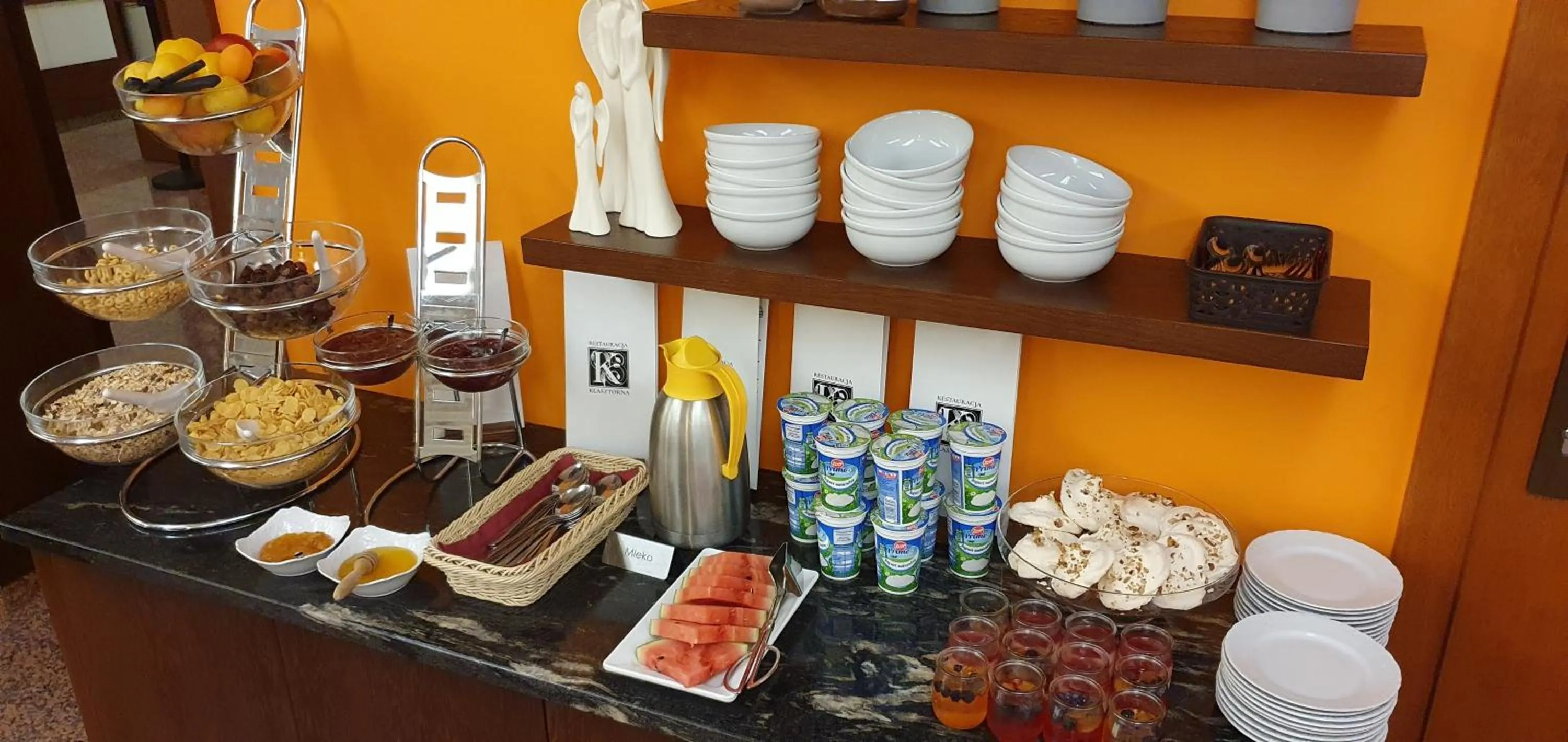 Restaurant/places to eat in Domus Mater Hotel