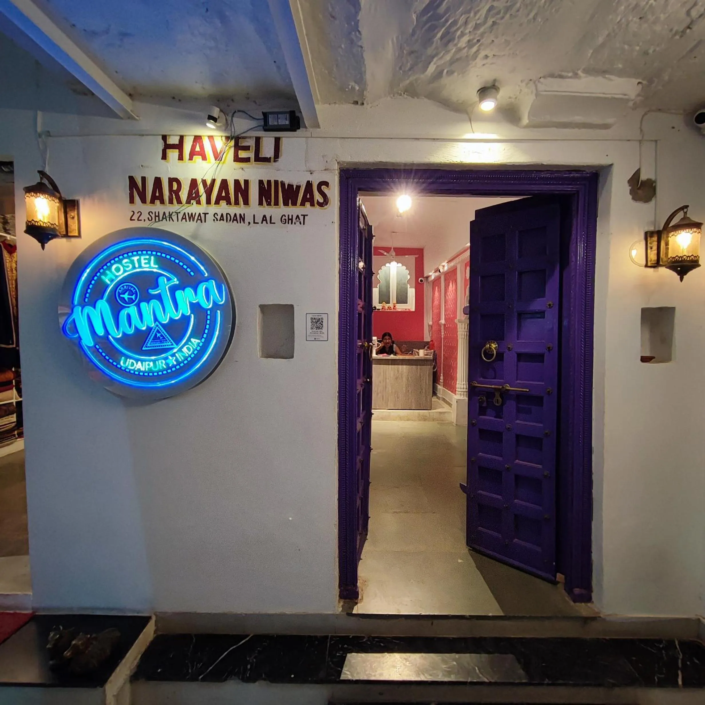 Facade/entrance in Hostel Mantra