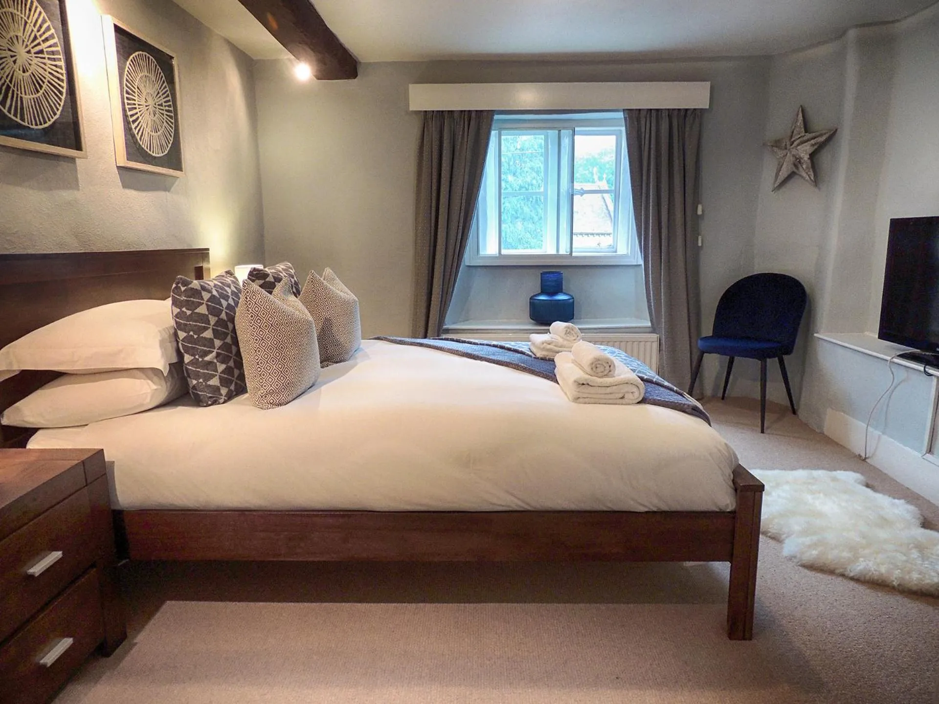 Bedroom, Bed in Century House