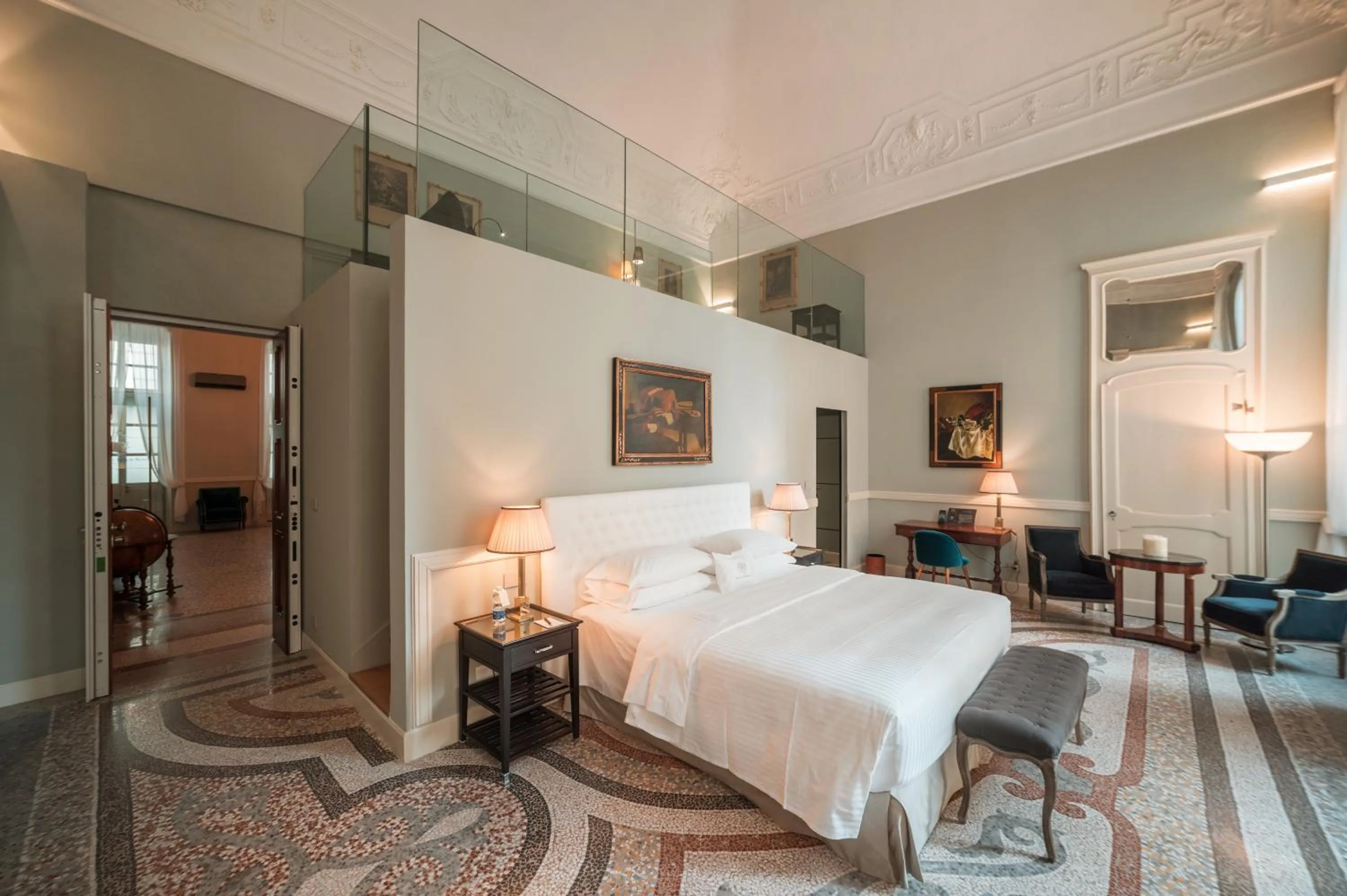 Bed in Royal Palace Hotel