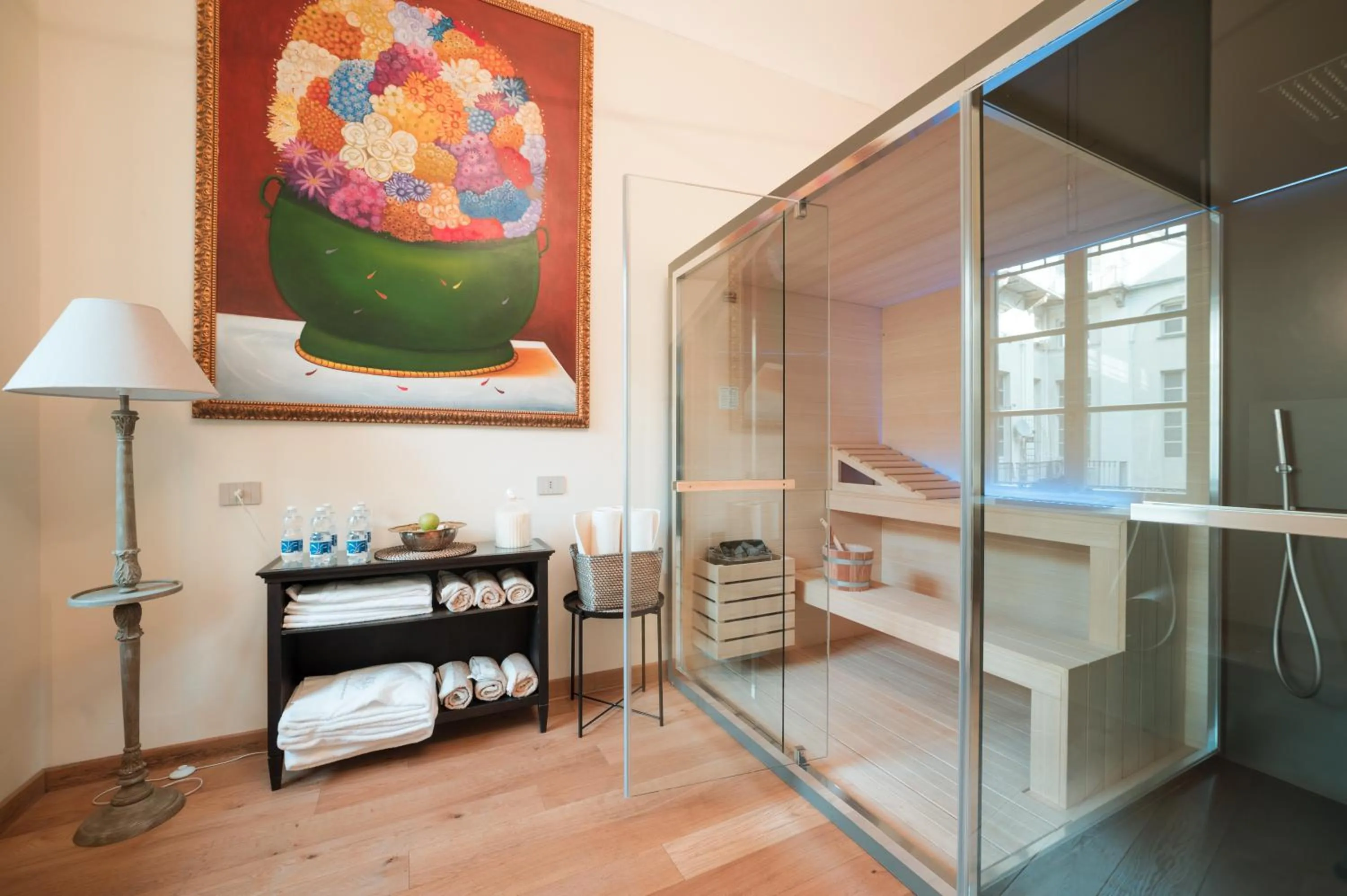 Sauna, Bed in Royal Palace Hotel