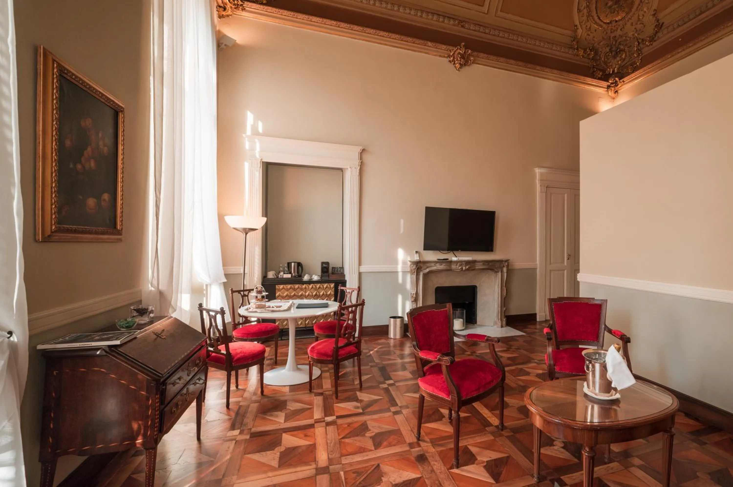 Living room in Royal Palace Hotel