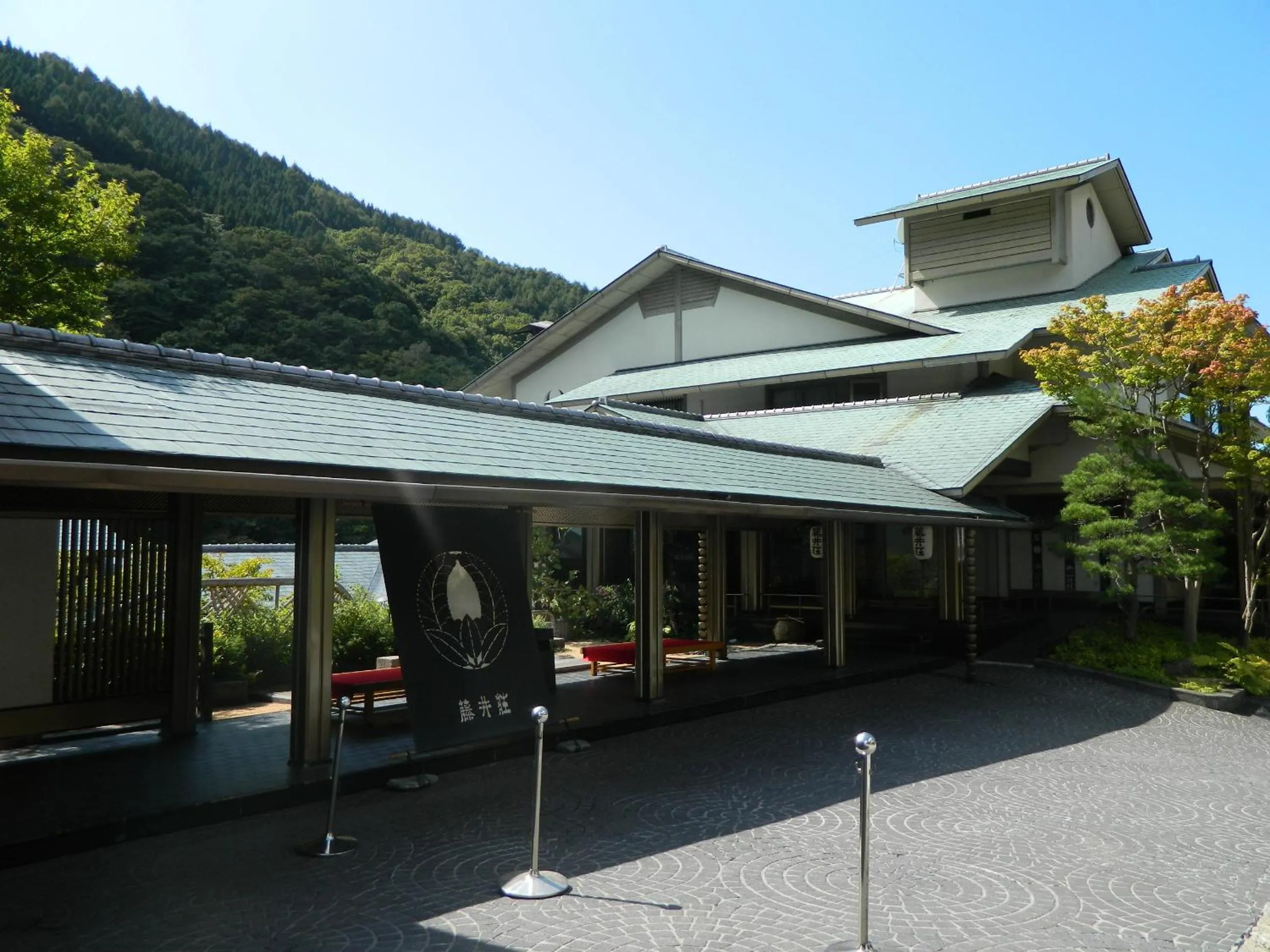 Facade/entrance in Fujiiso