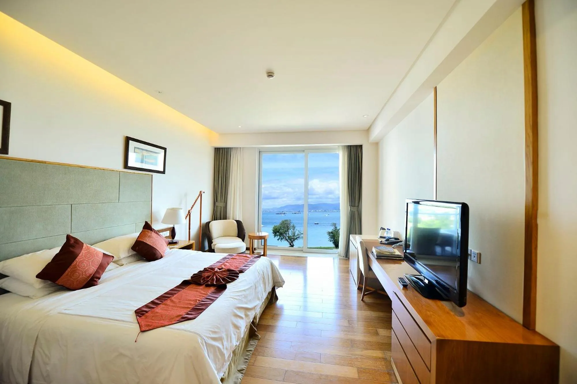 Bed in Mingshen Golf & Bay Resort Sanya
