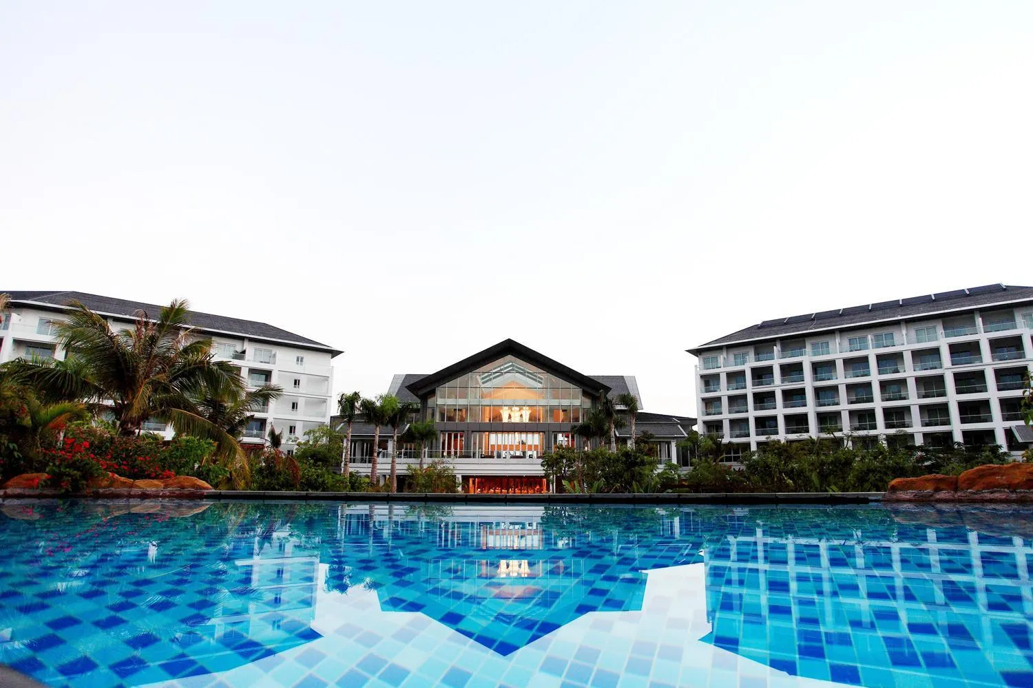 Swimming pool in Mingshen Golf & Bay Resort Sanya